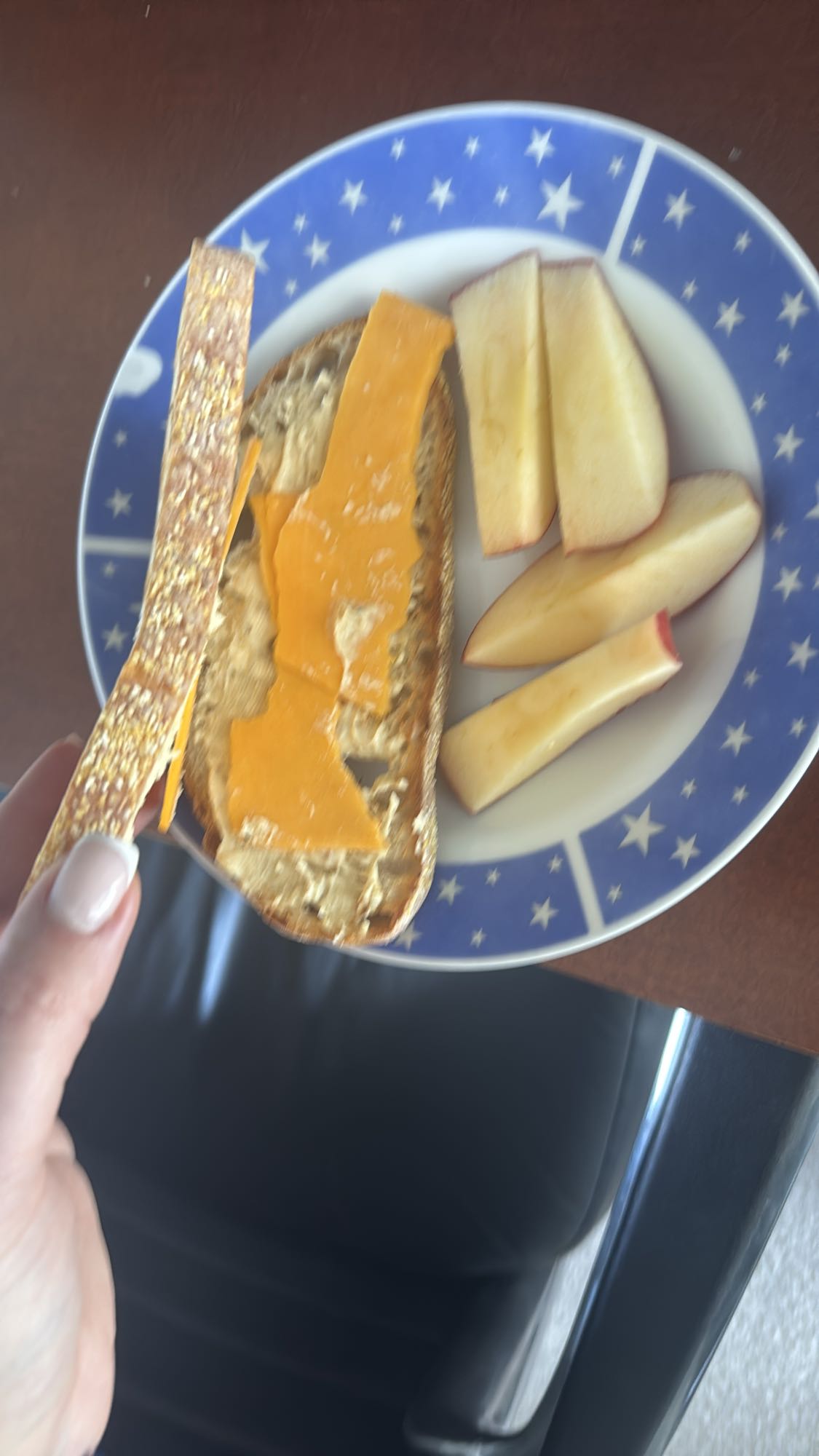 Сендвіч з сиром та яблуком