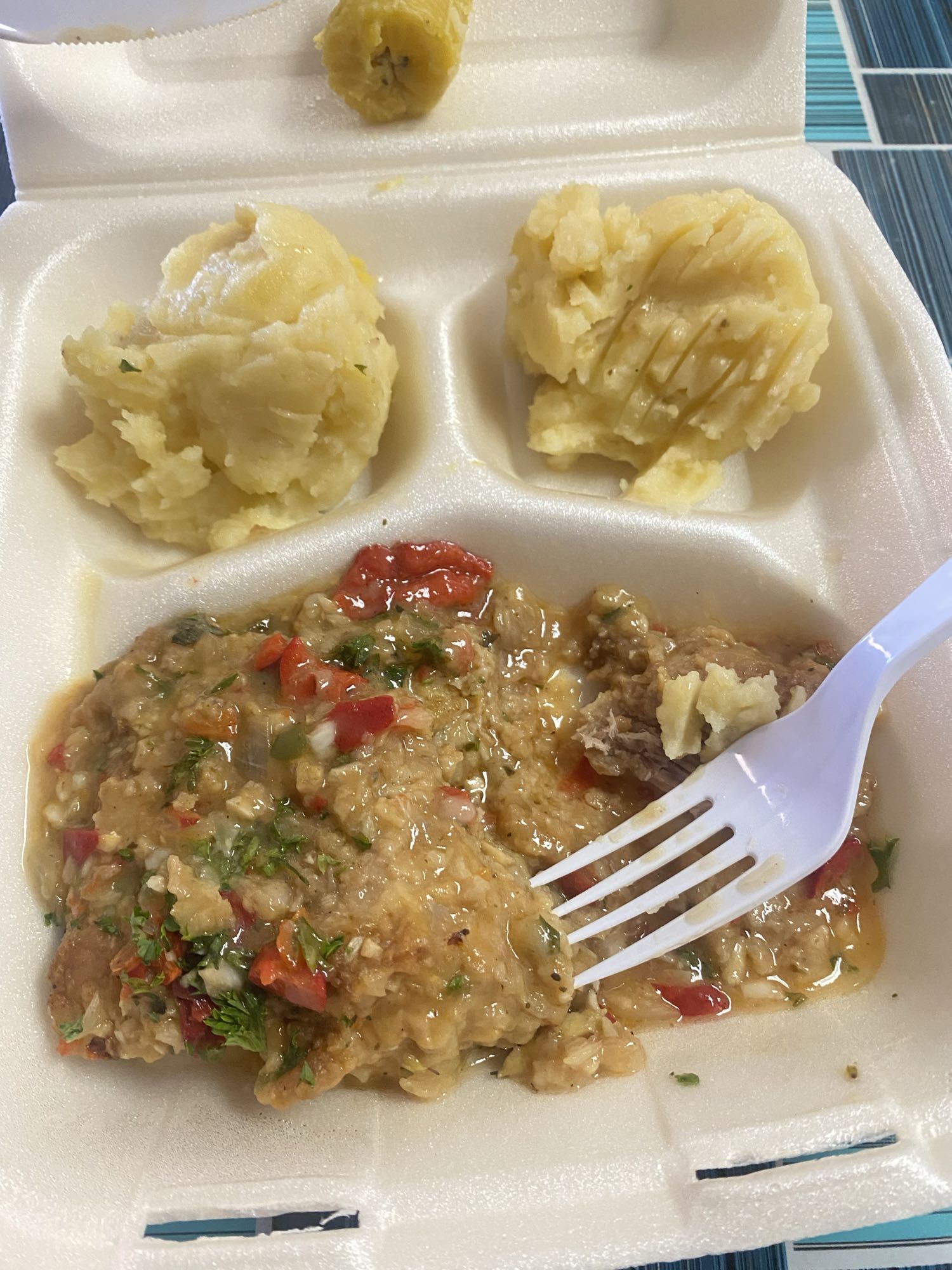 Carne guisada con plátano