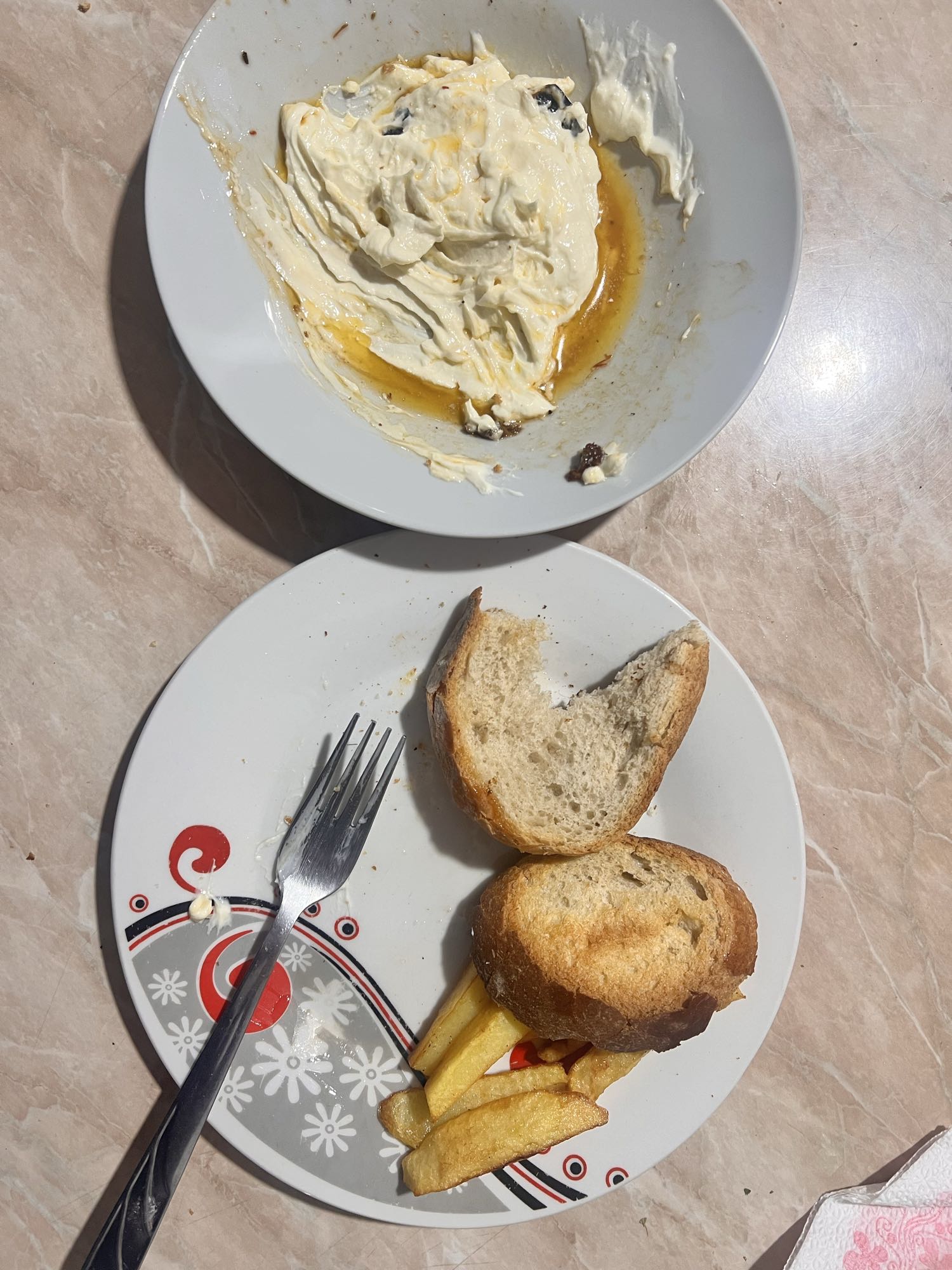 Bread, fries, yogurt dip