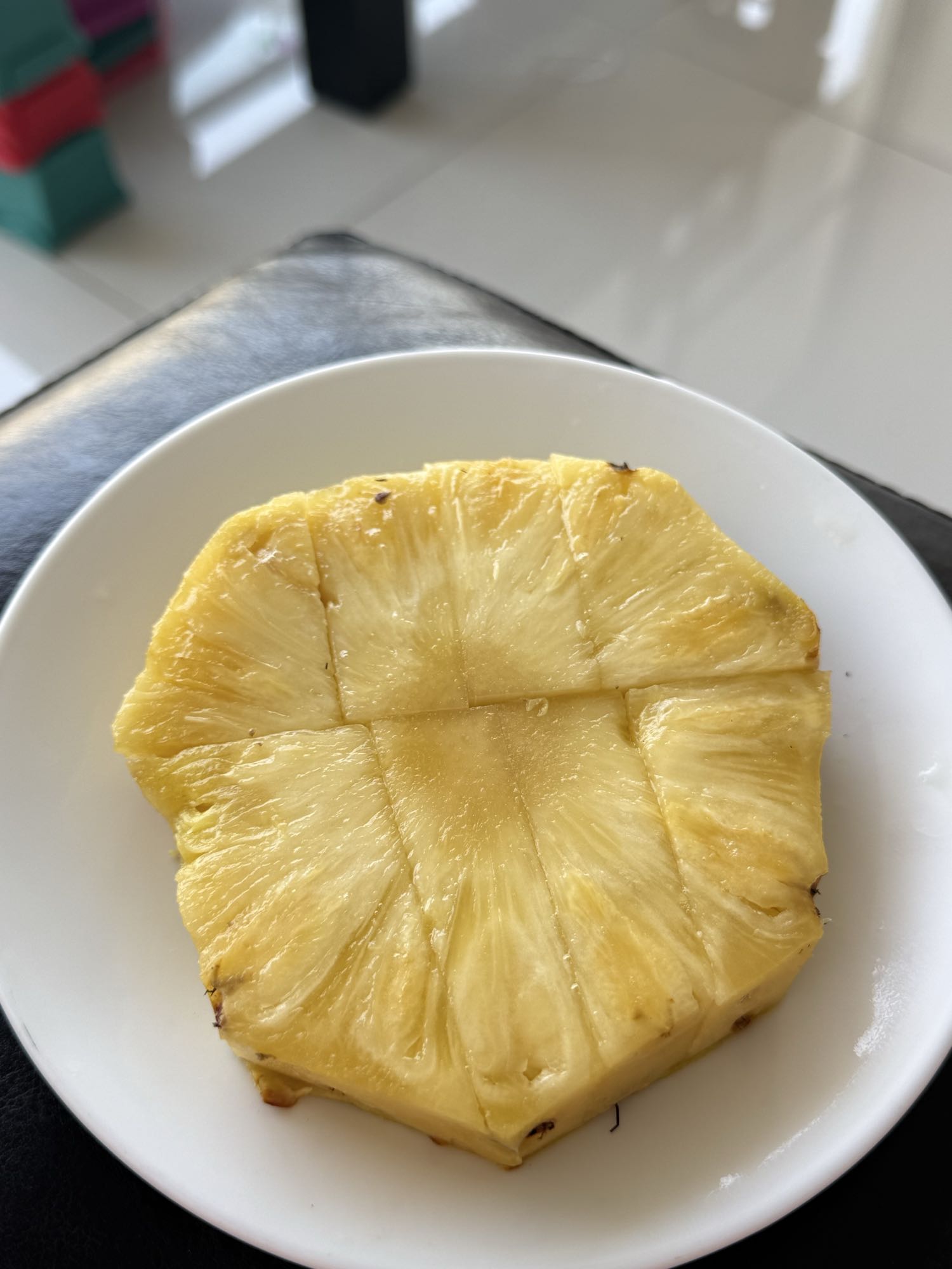 Нарізаний ананас