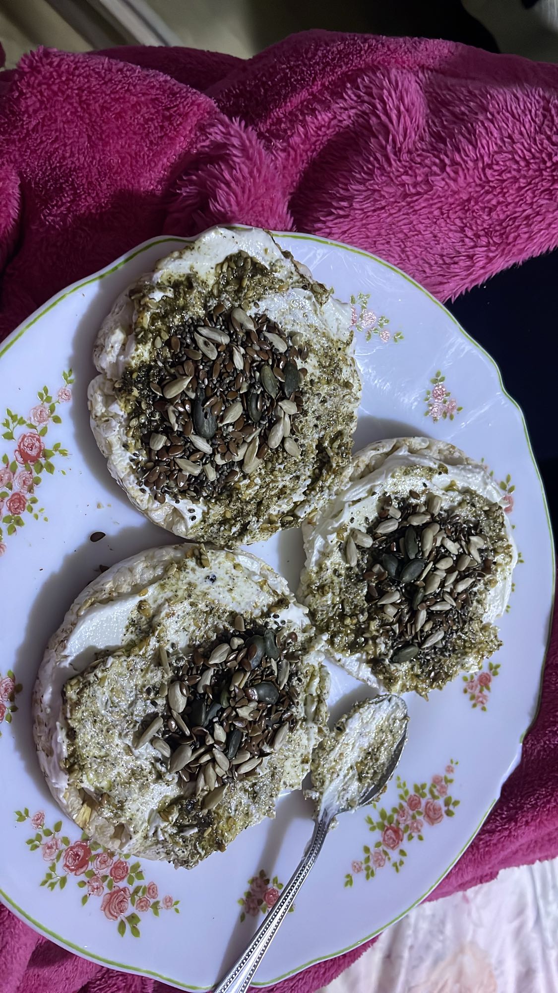 Rice cakes with labneh