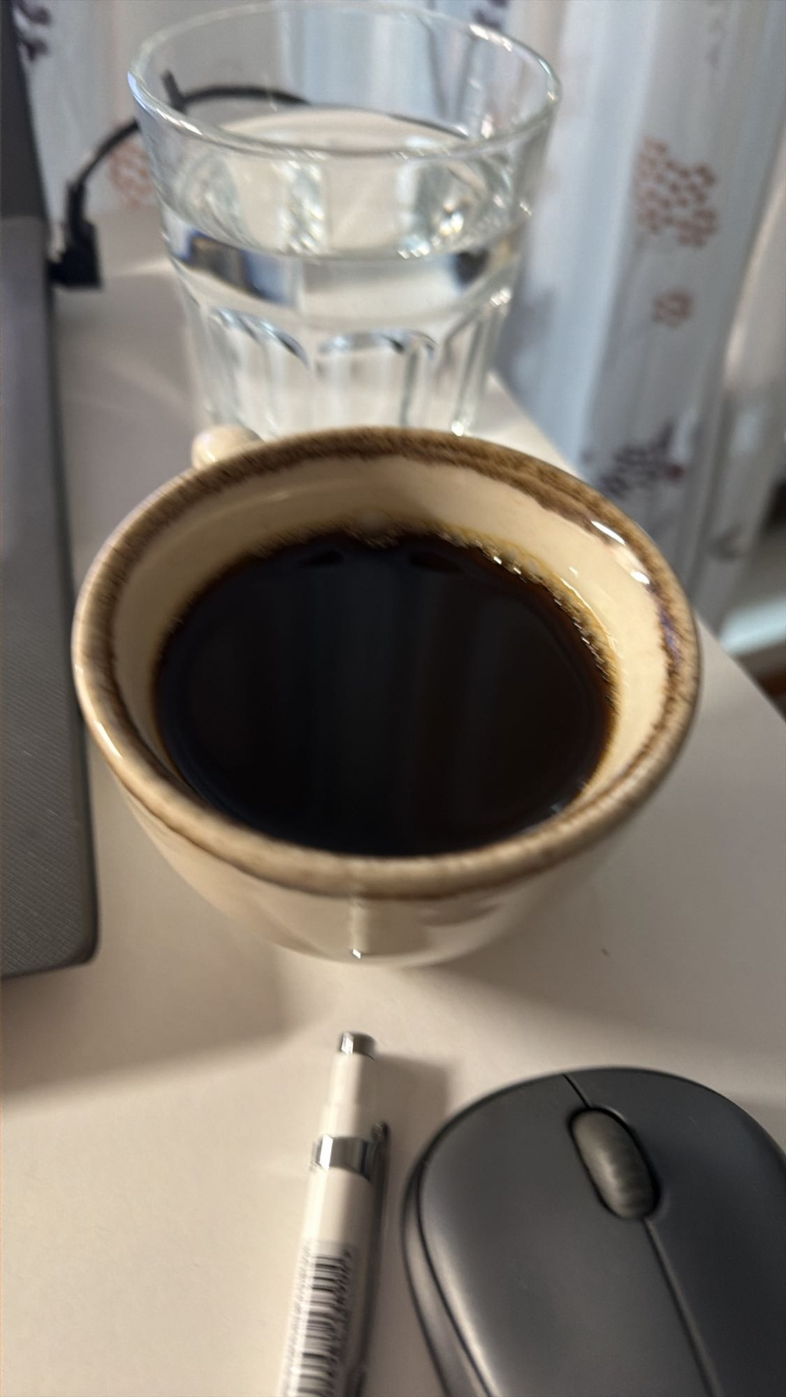 Cafea neagră și apă