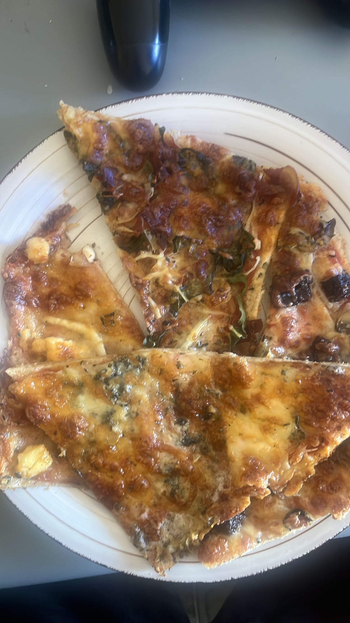 Pizza de queso y vegetales