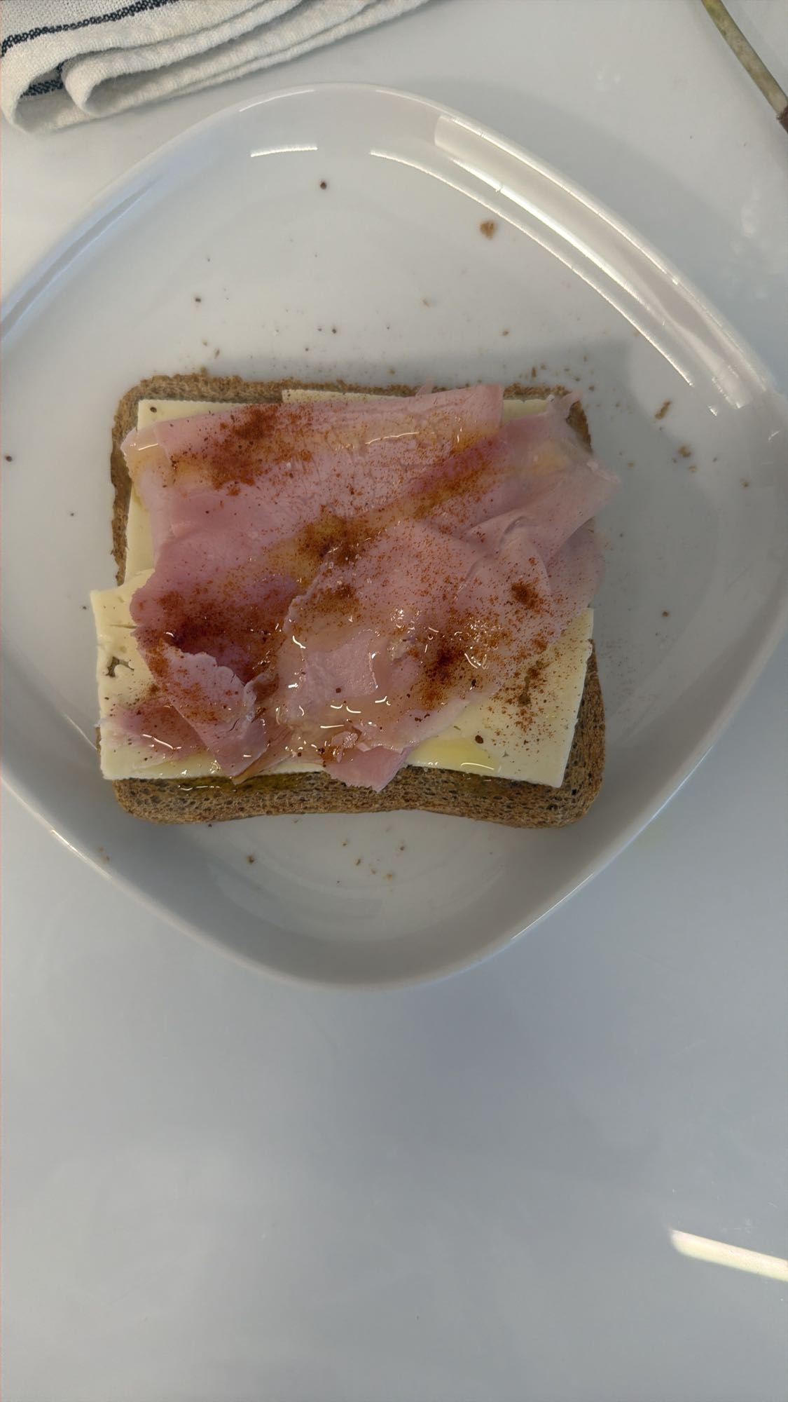 Tostada de jamón y queso