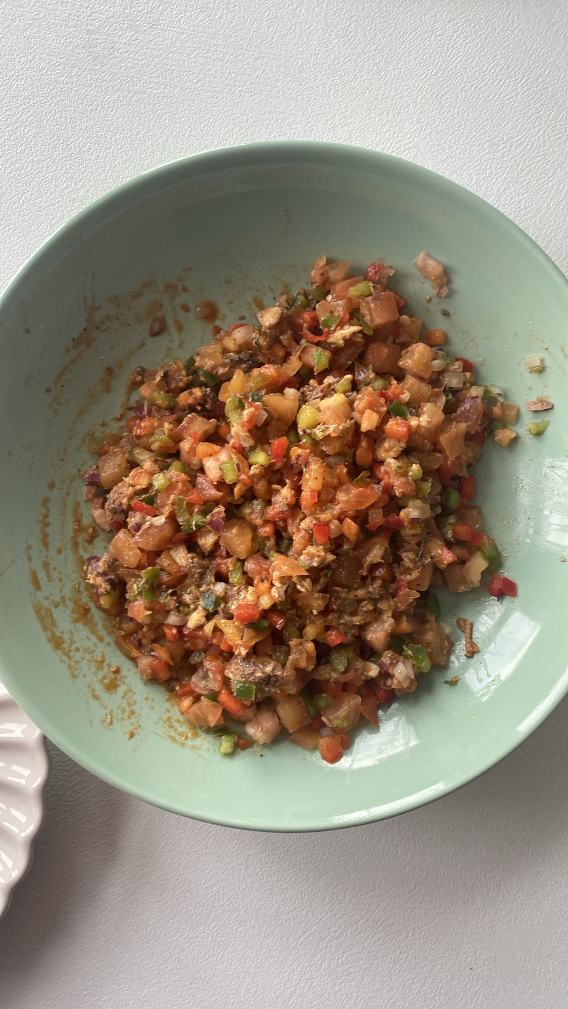 Karışık Sebzeli Sardalya Salatası