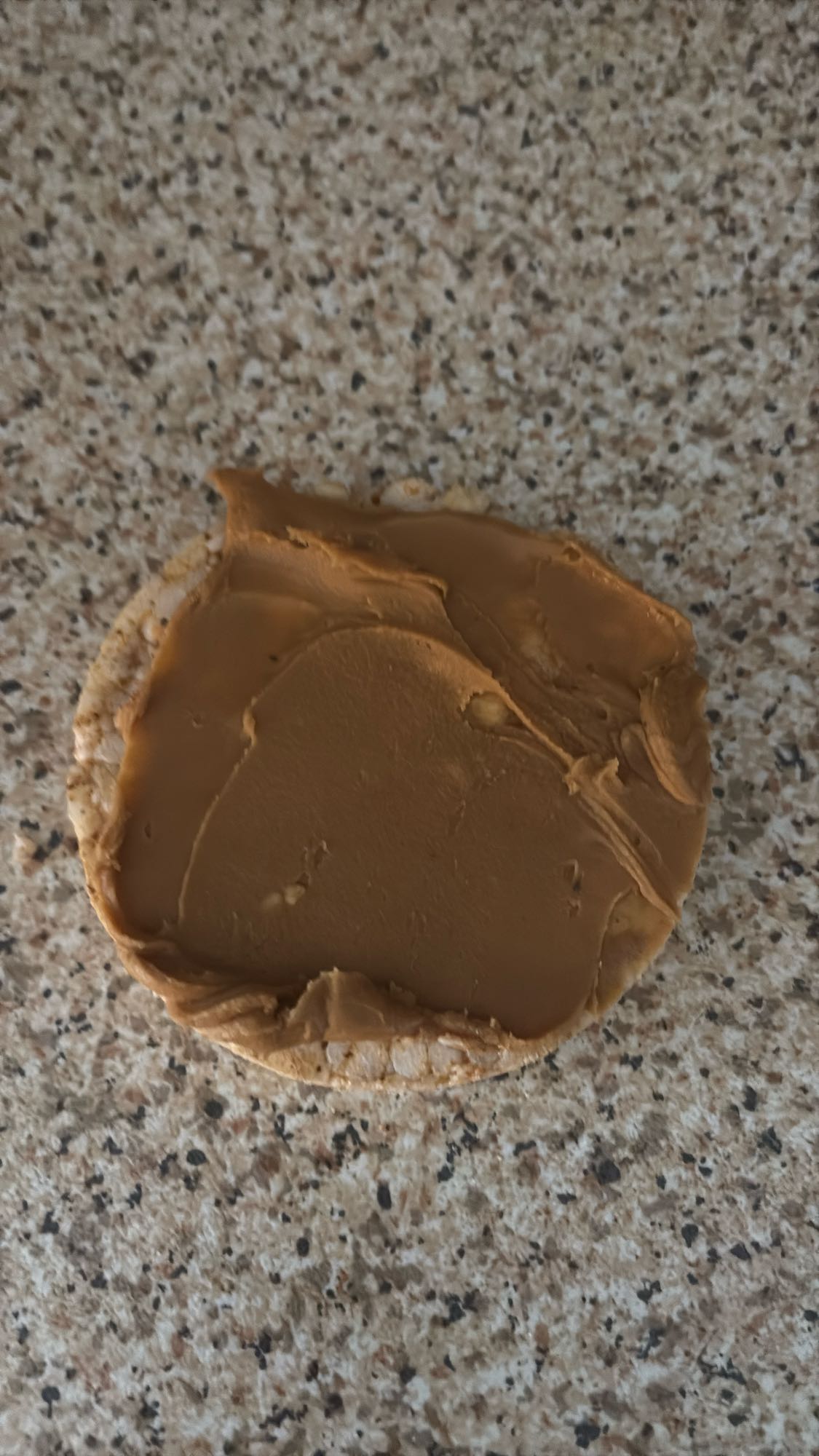 Riskaka med jordnötssmör