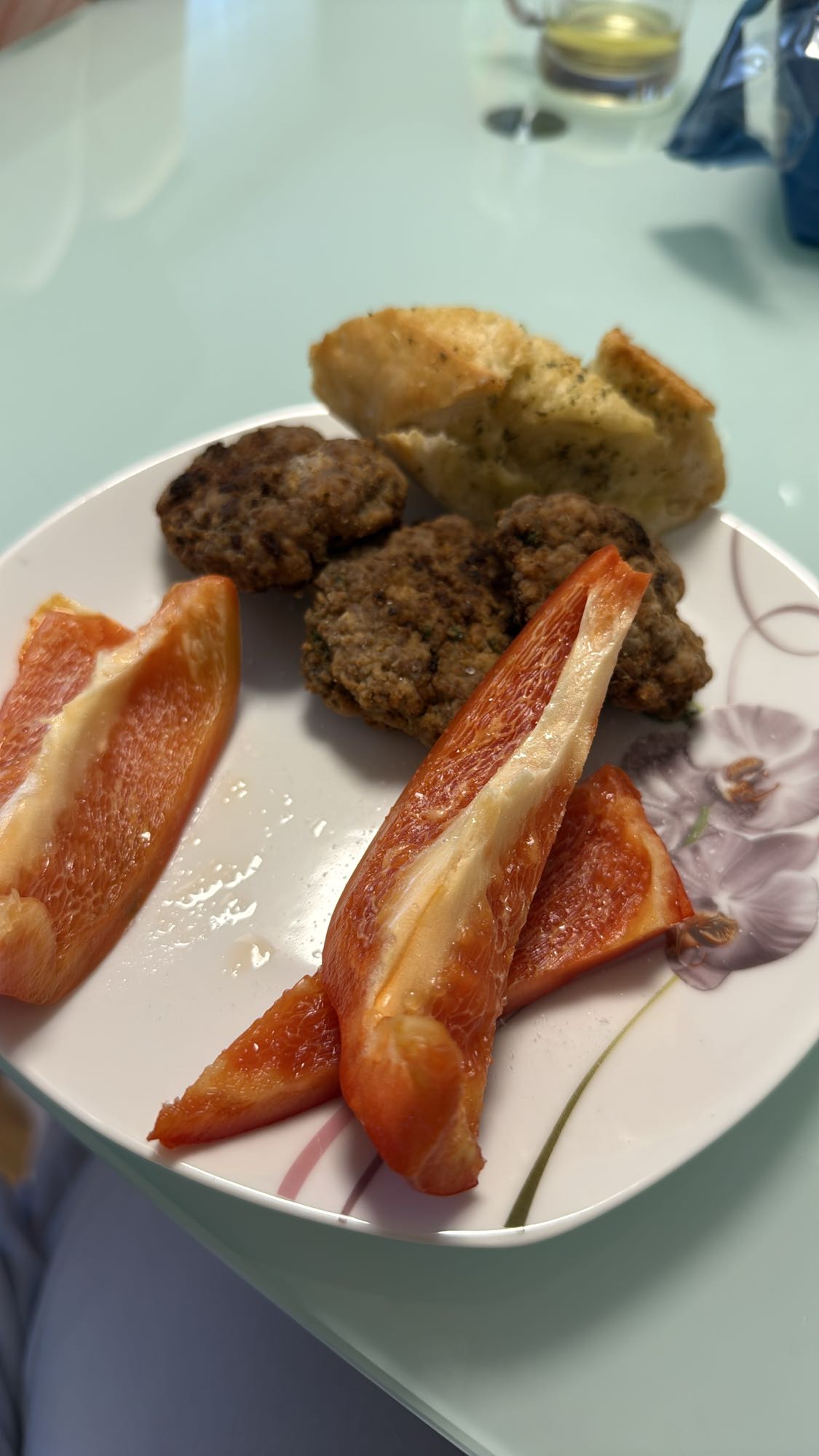 Köfte mit Paprika & Brot