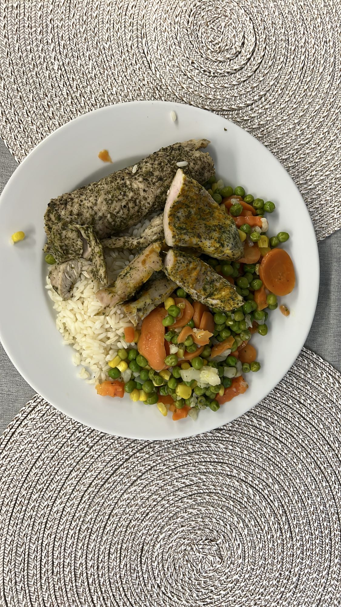 Pierś z indyka z ryżem i warzywami