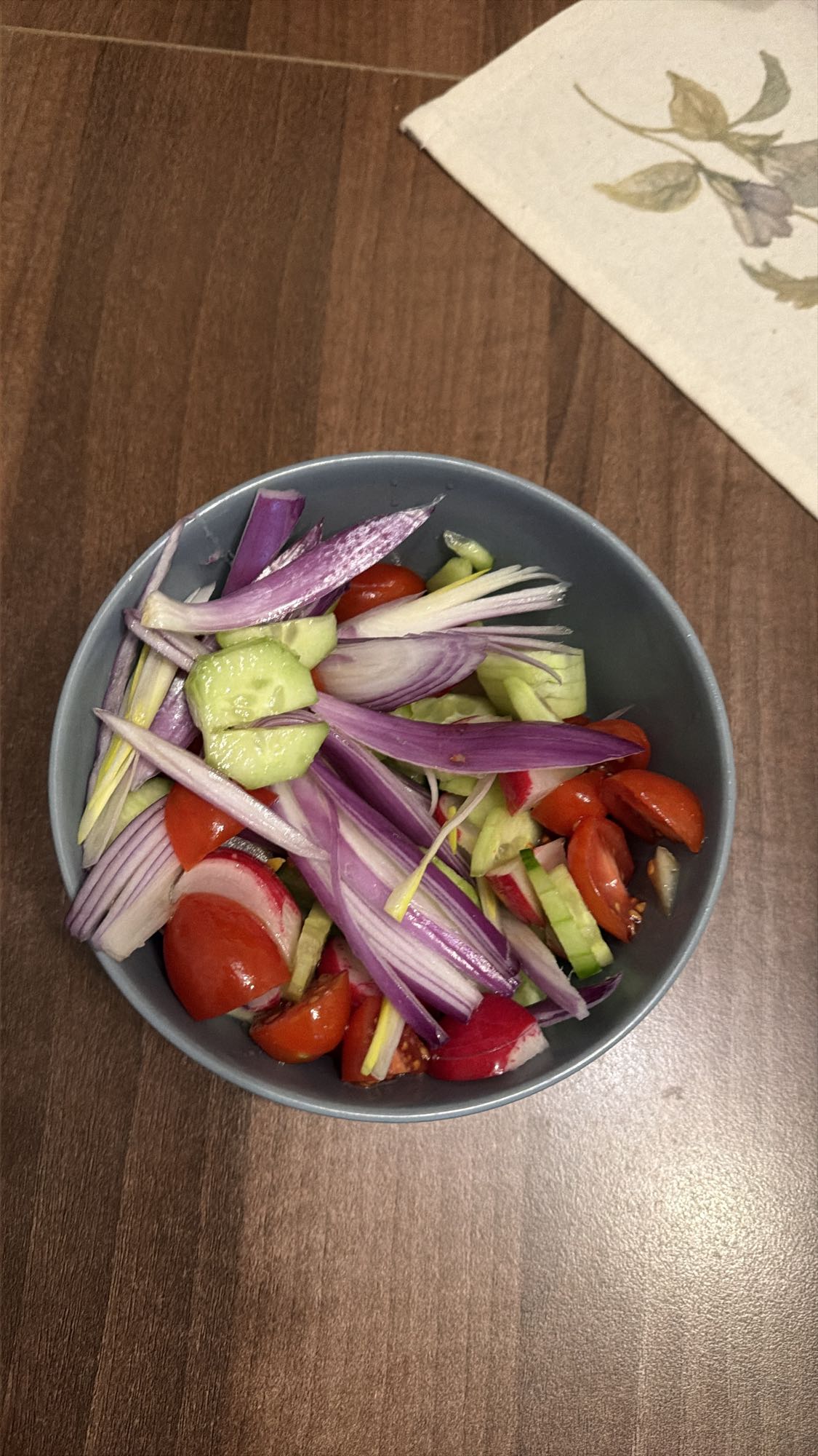 Salată de legume proaspete