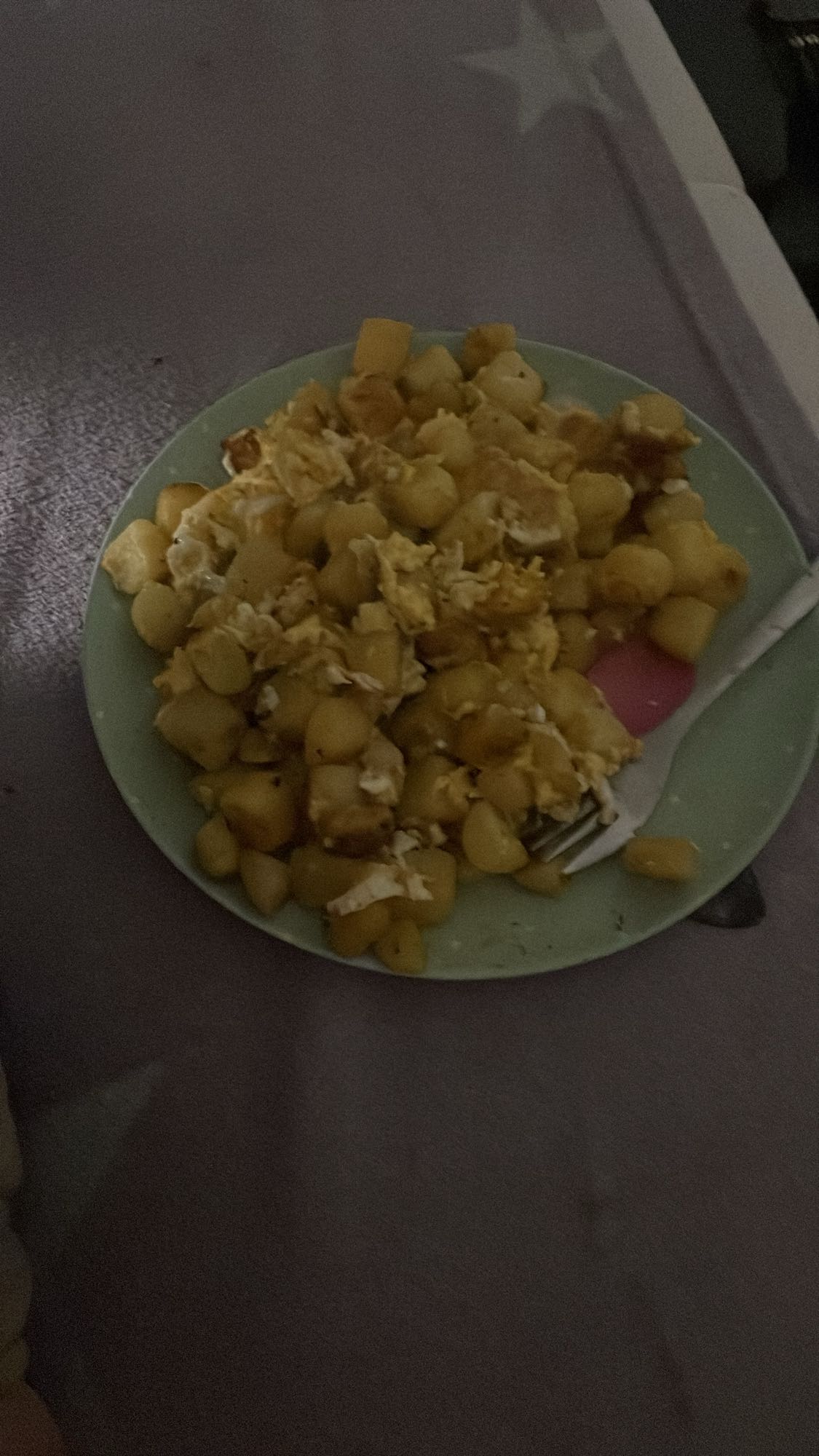 Smażone ziemniaki z jajkiem