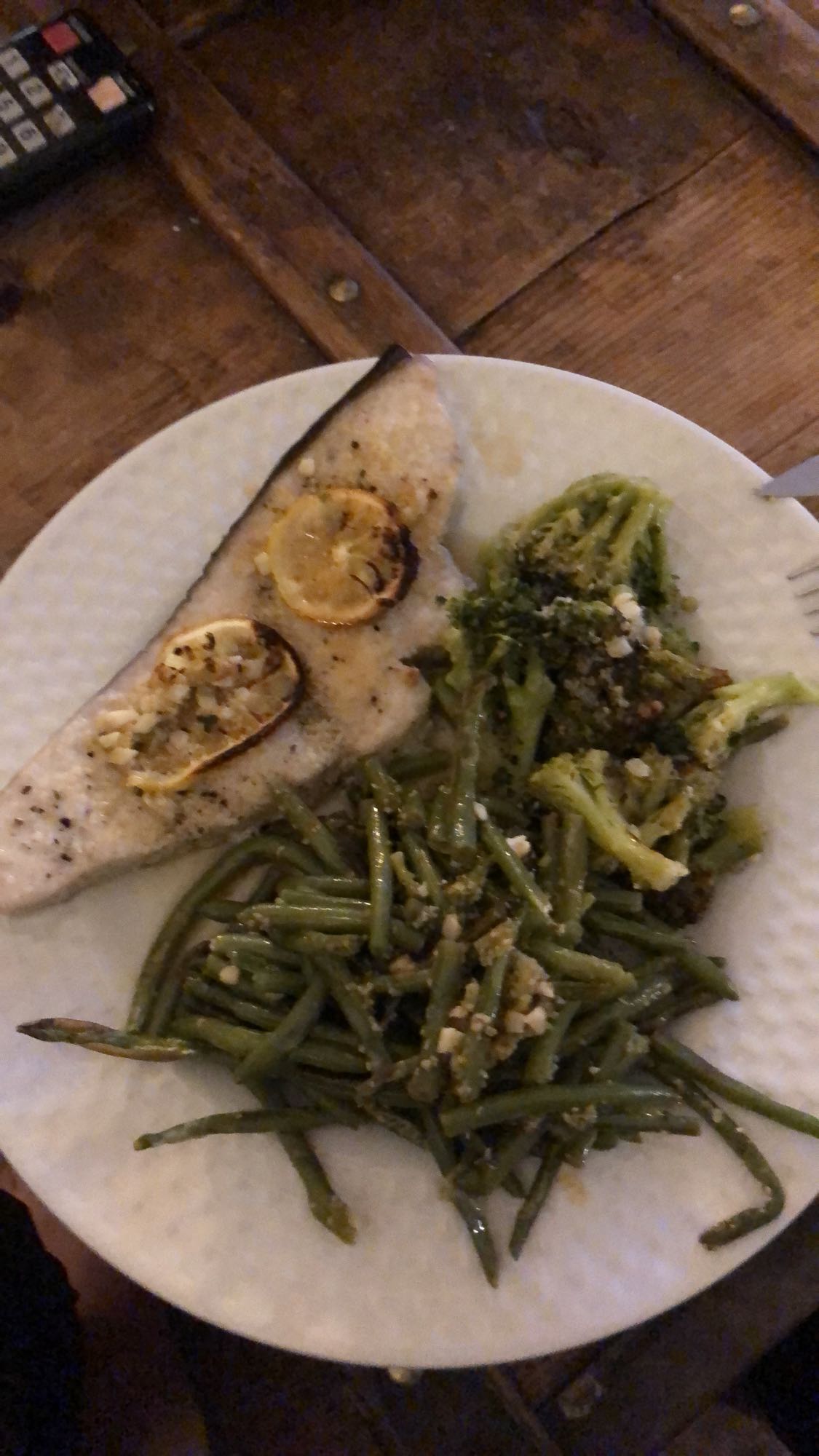 Poisson, haricots verts, brocoli