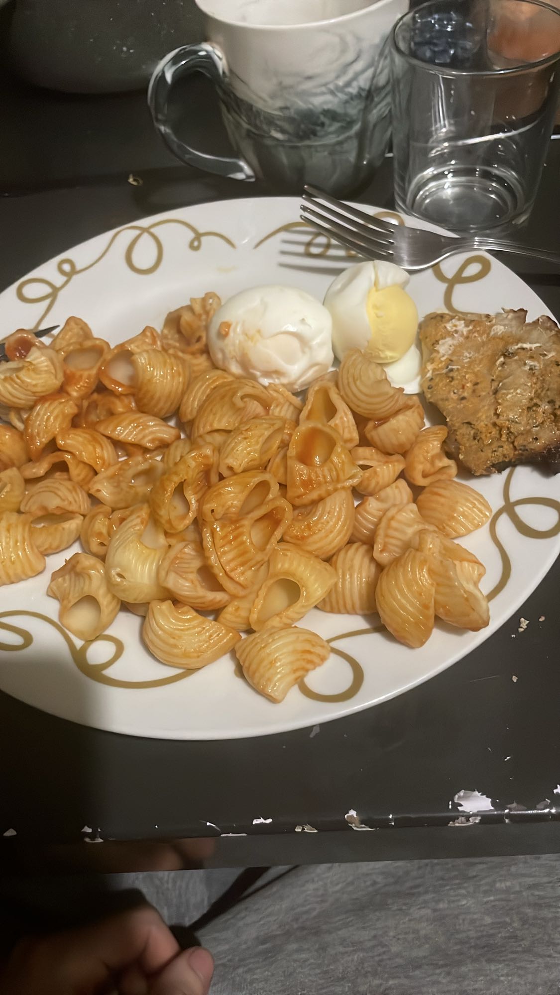 Pâtes, œufs et pain