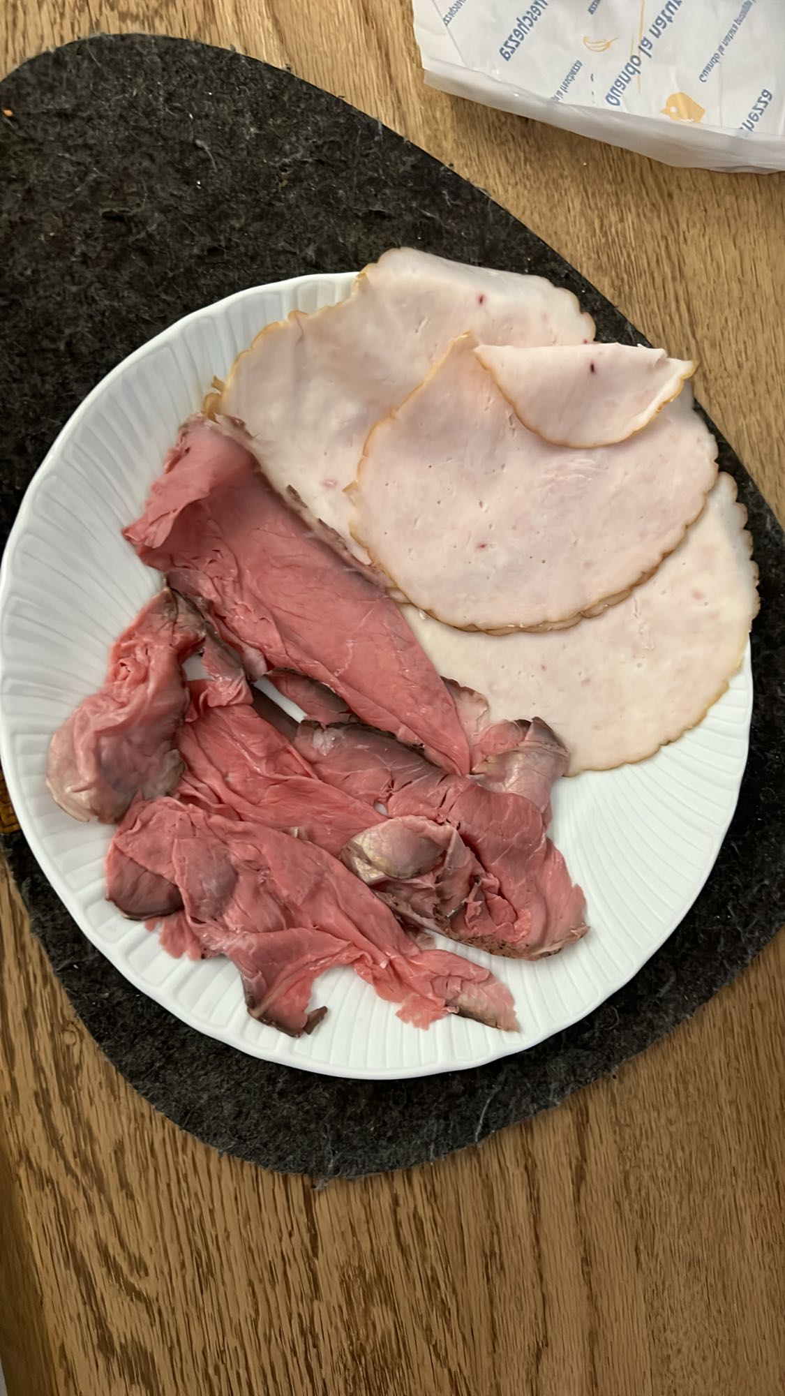 Koldskåret kød tallerken