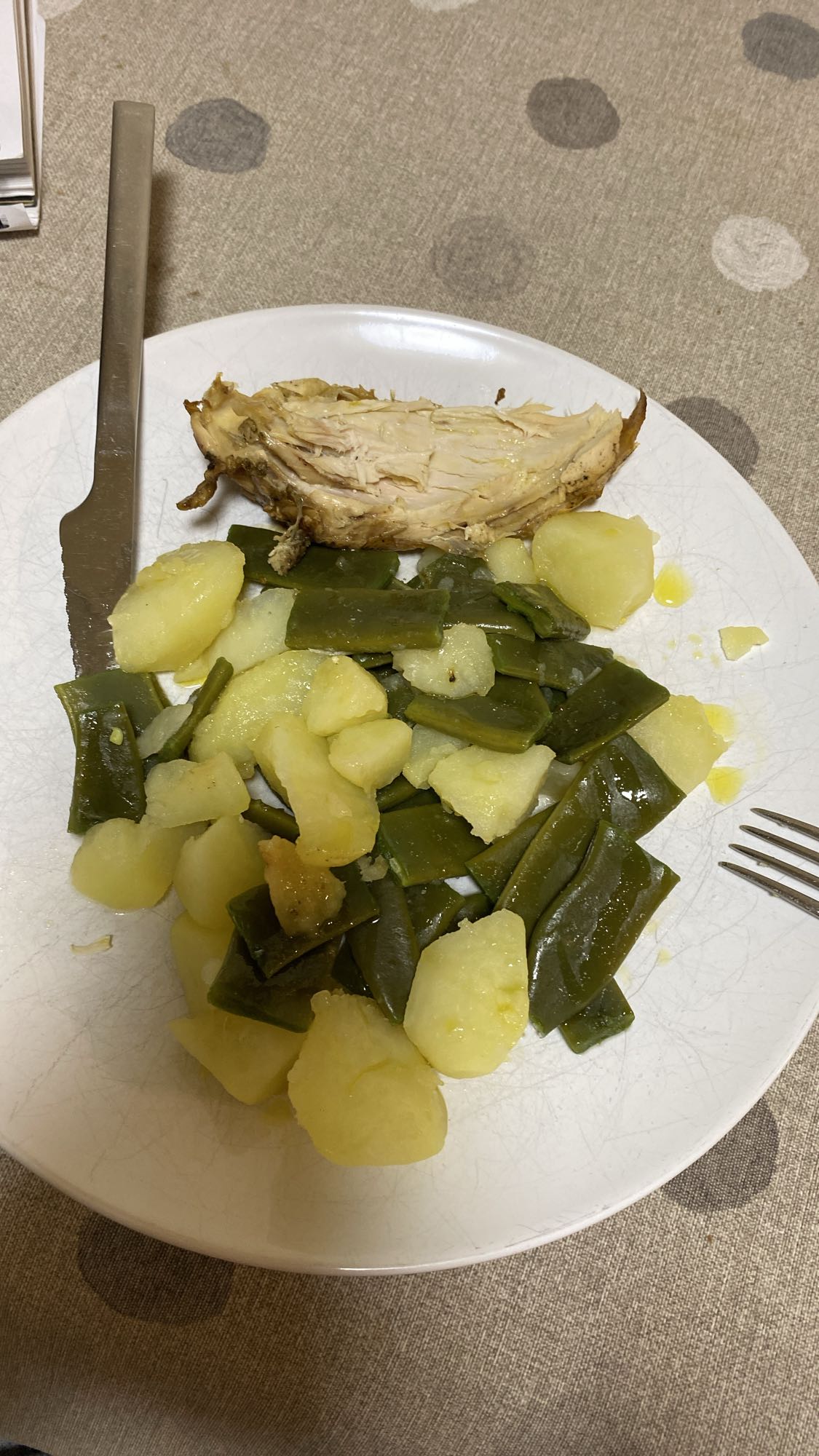 Pollo con judías y patata