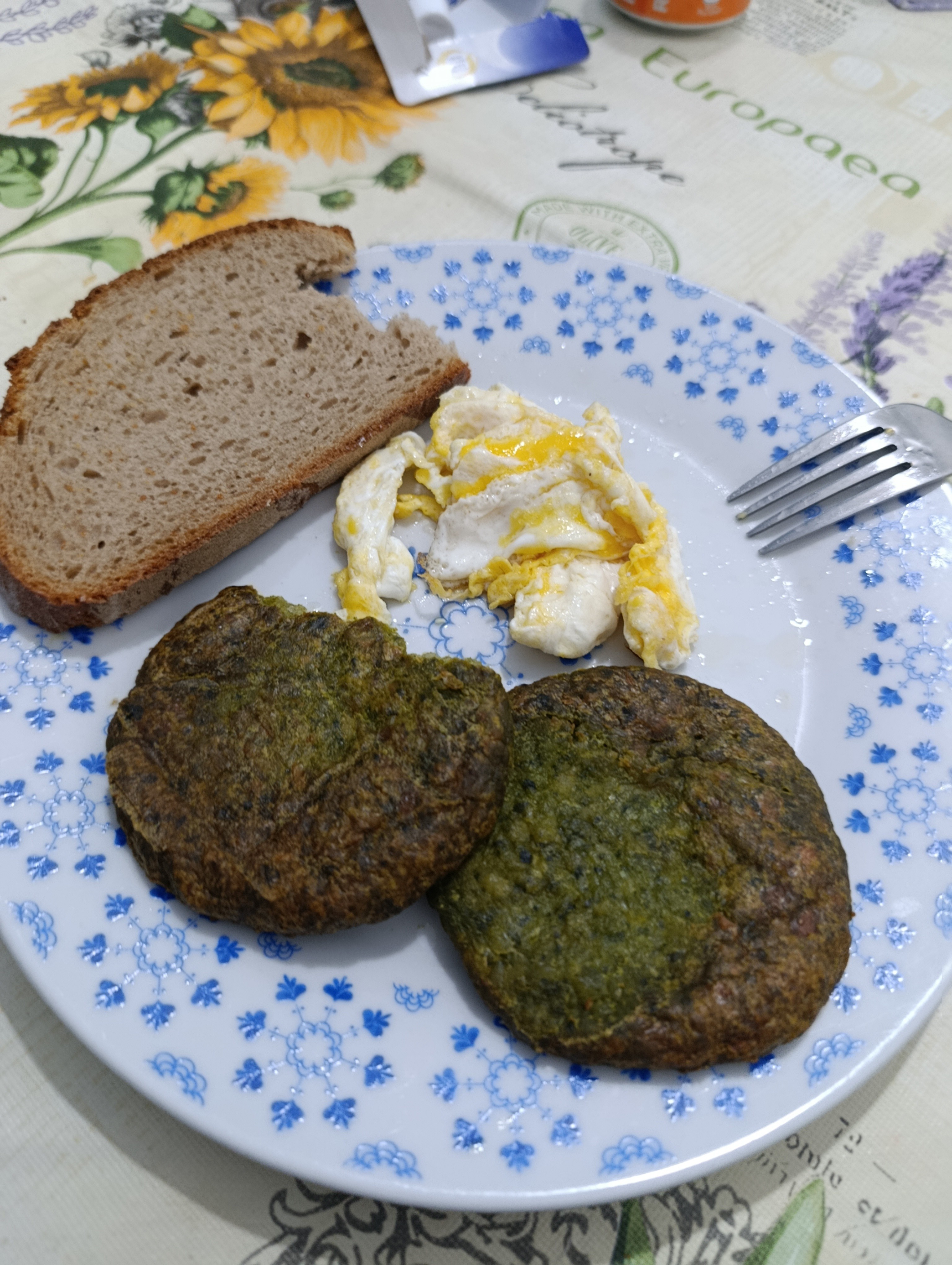 Tortitas con huevo y pan