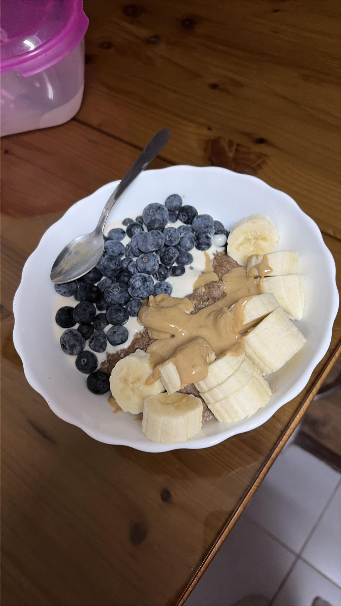 Terci de ovăz cu proteină, fructe și iaurt