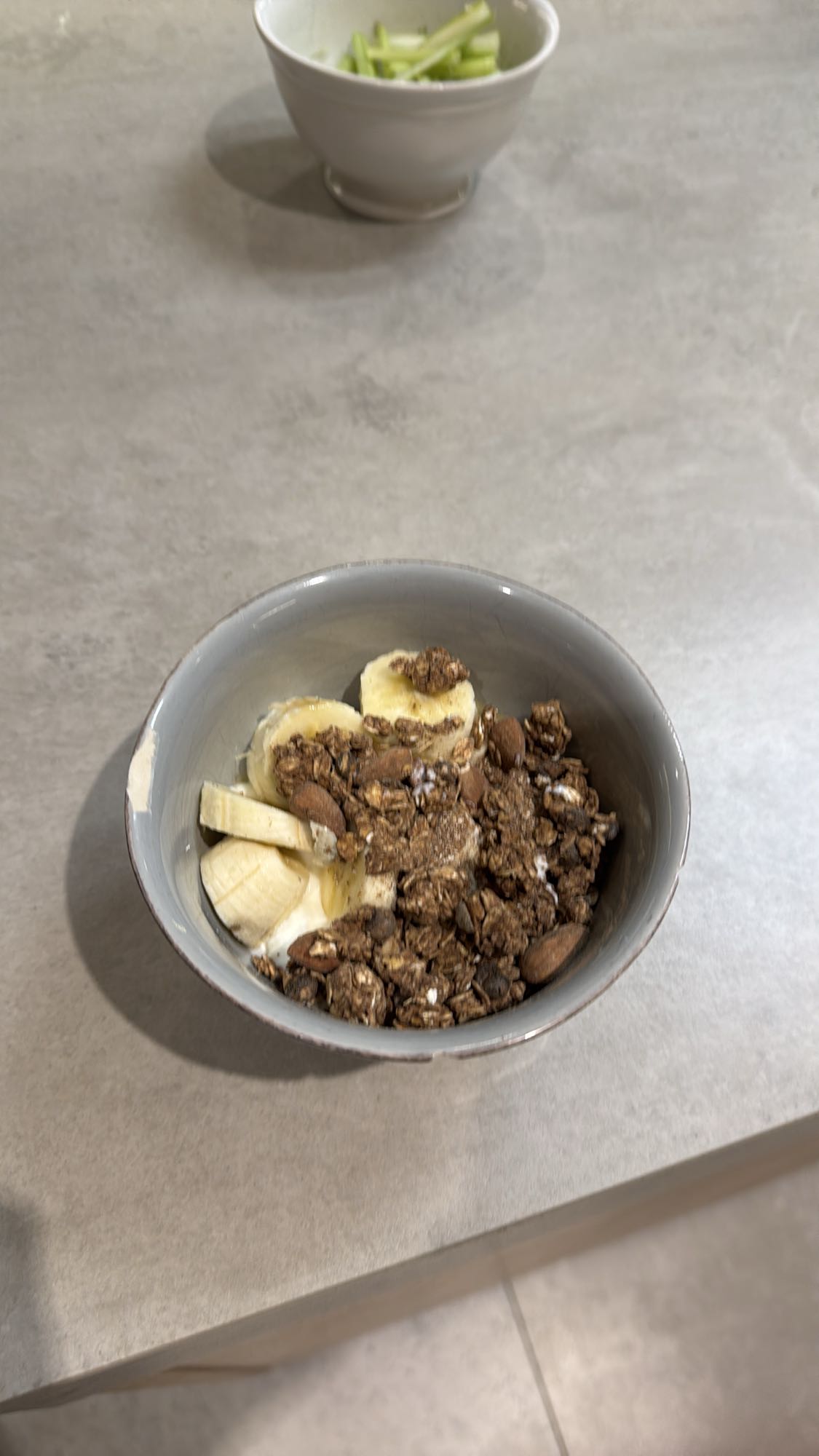 yogur con plátano y granola