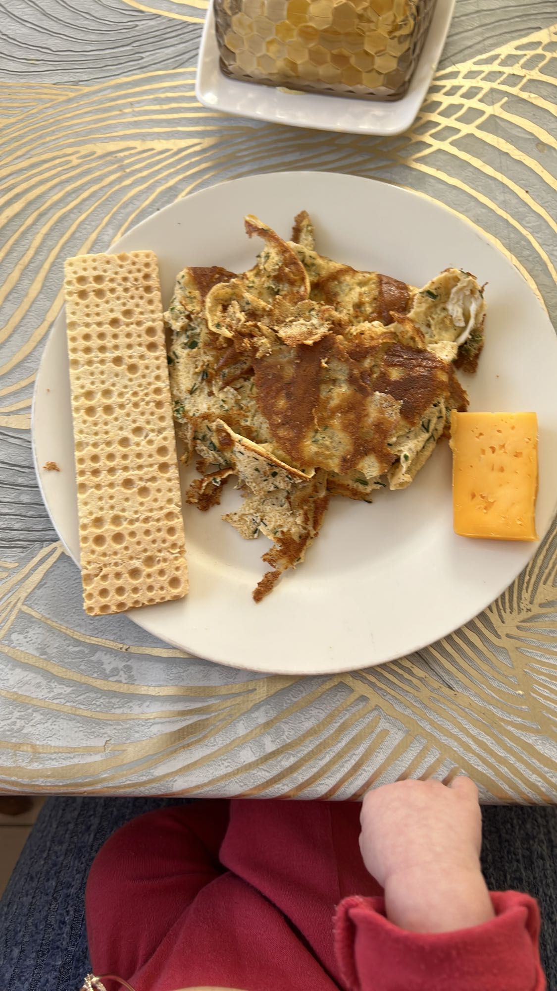 омлет с хлебцем и сыром