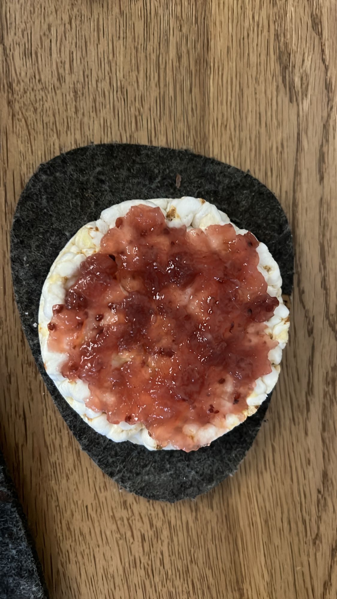 Reiswaffel mit Marmelade