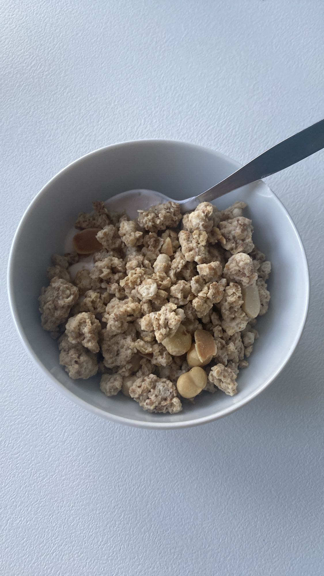 Skyr med granola og nødder
