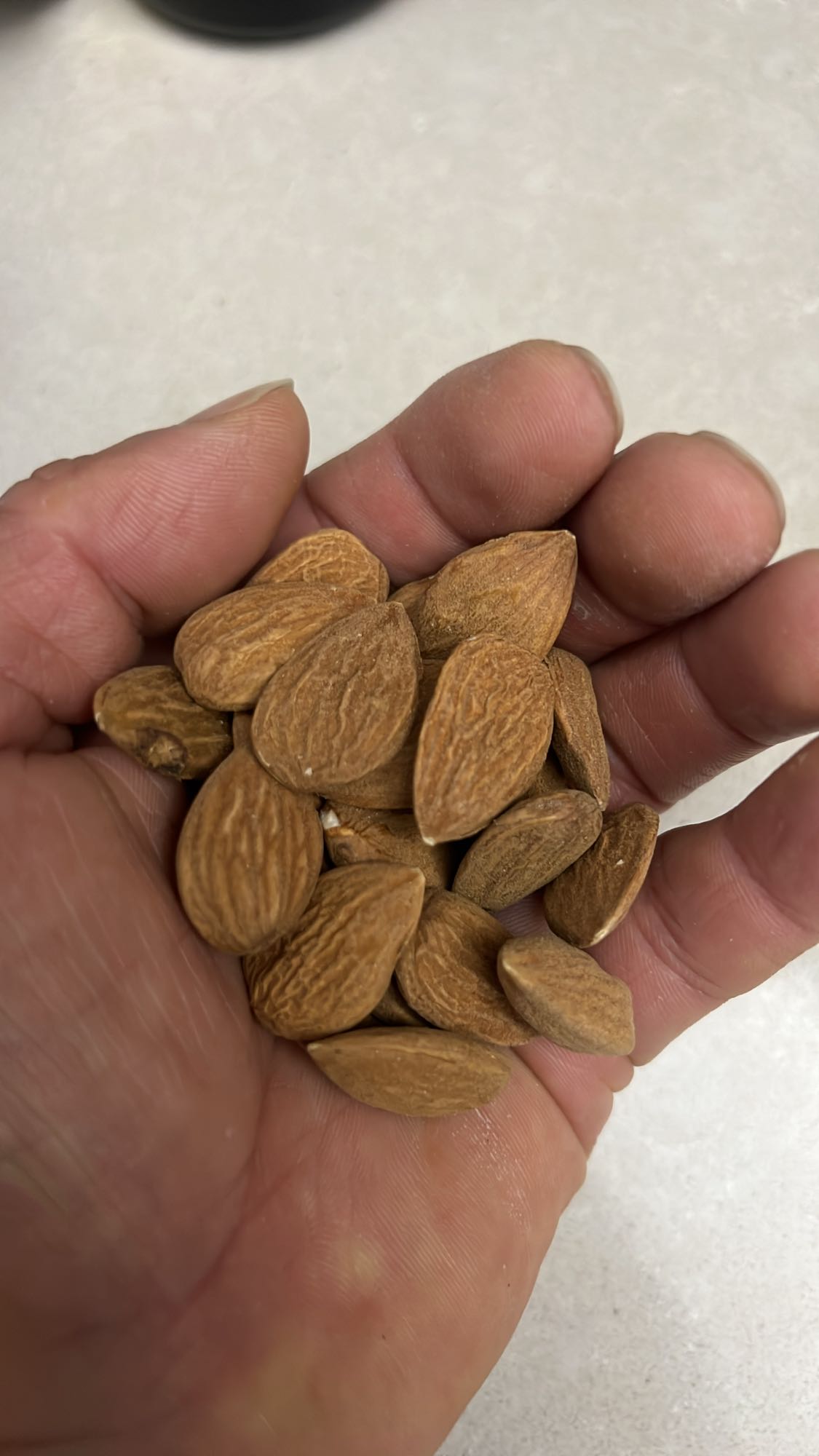 Badem atıştırmalığı