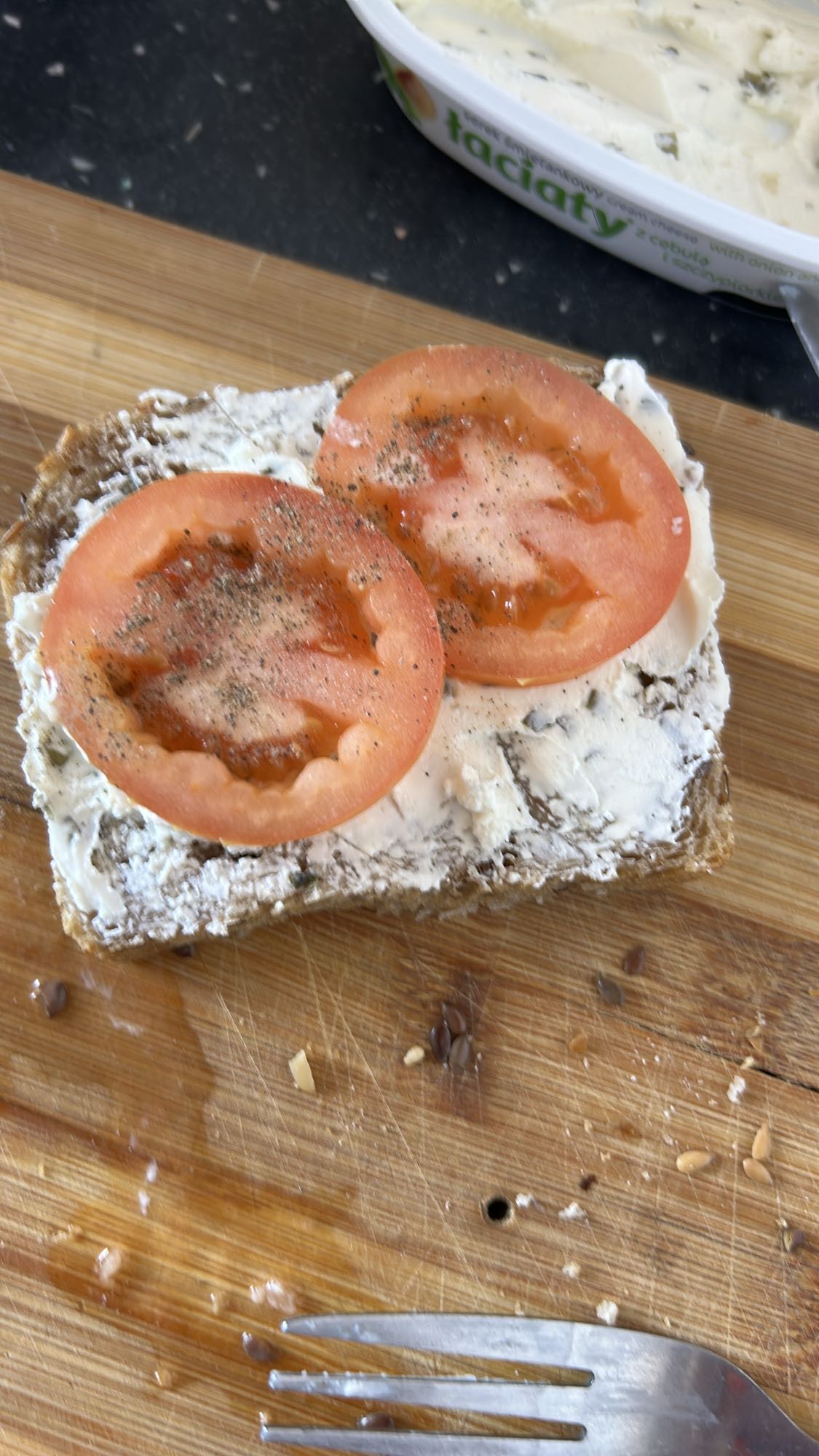 Kanapka z pomidorem