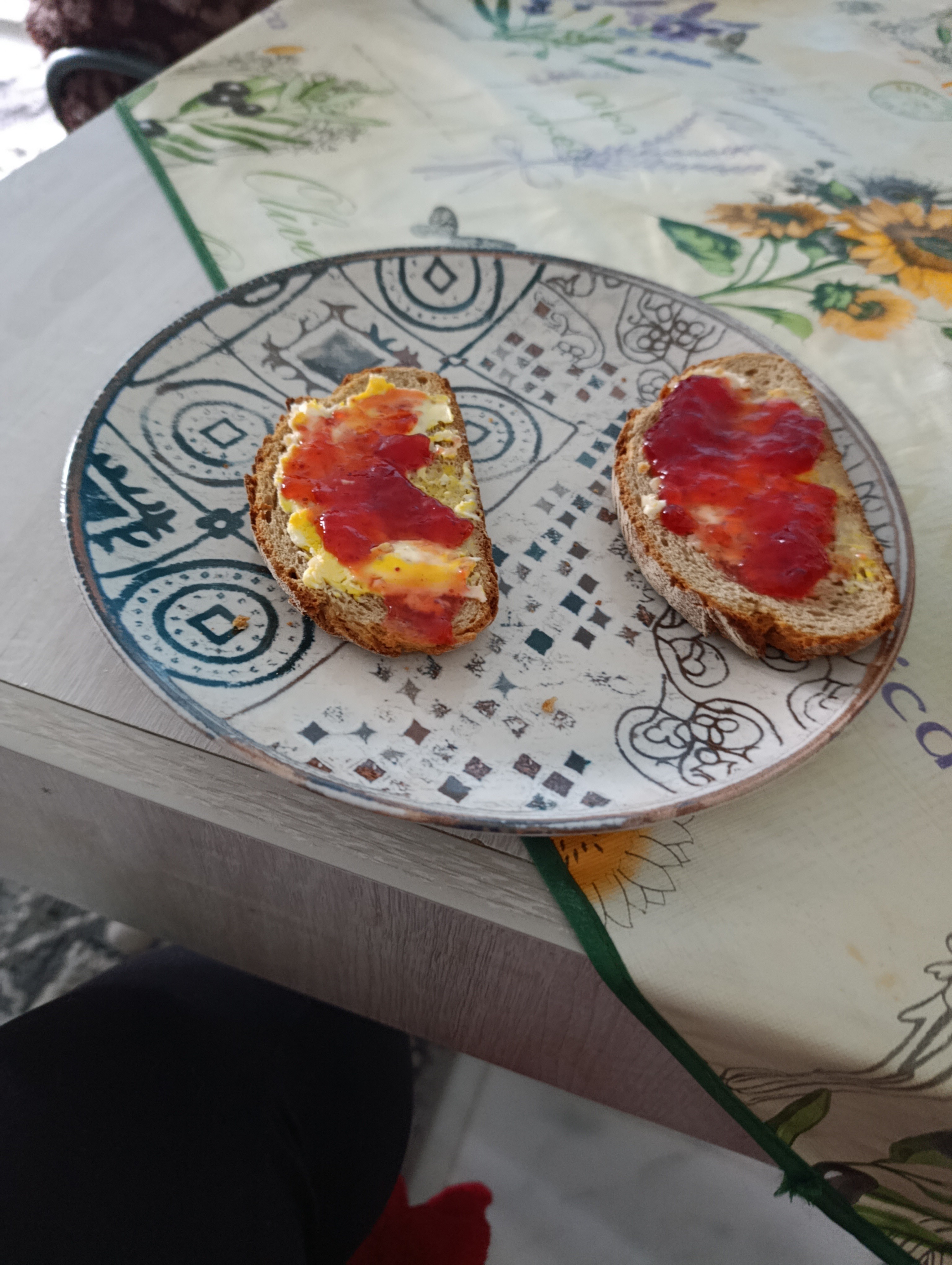 Pan con mantequilla y mermelada