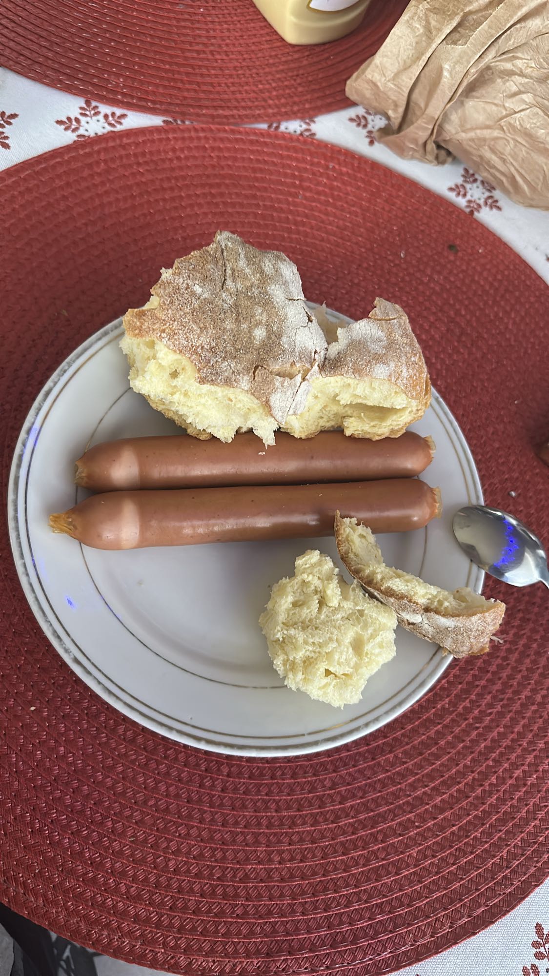 Crenvurști cu pâine