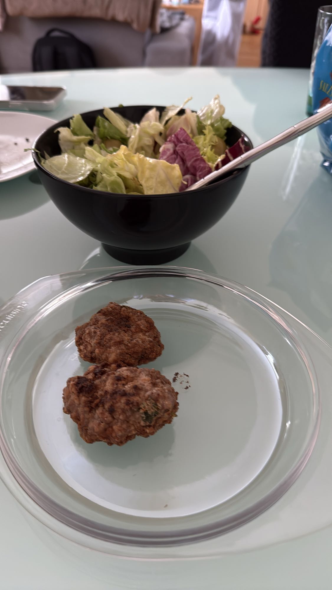 Köfte ve Yeşil Salata