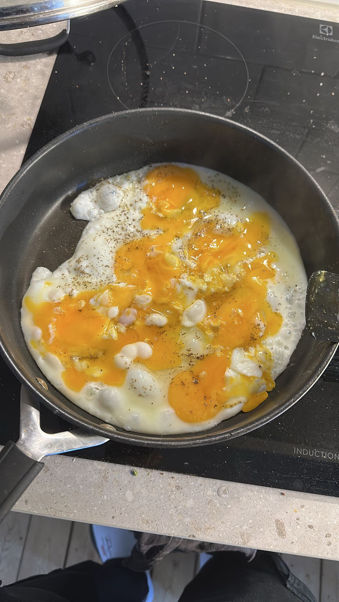 Stekta ägg med peppar