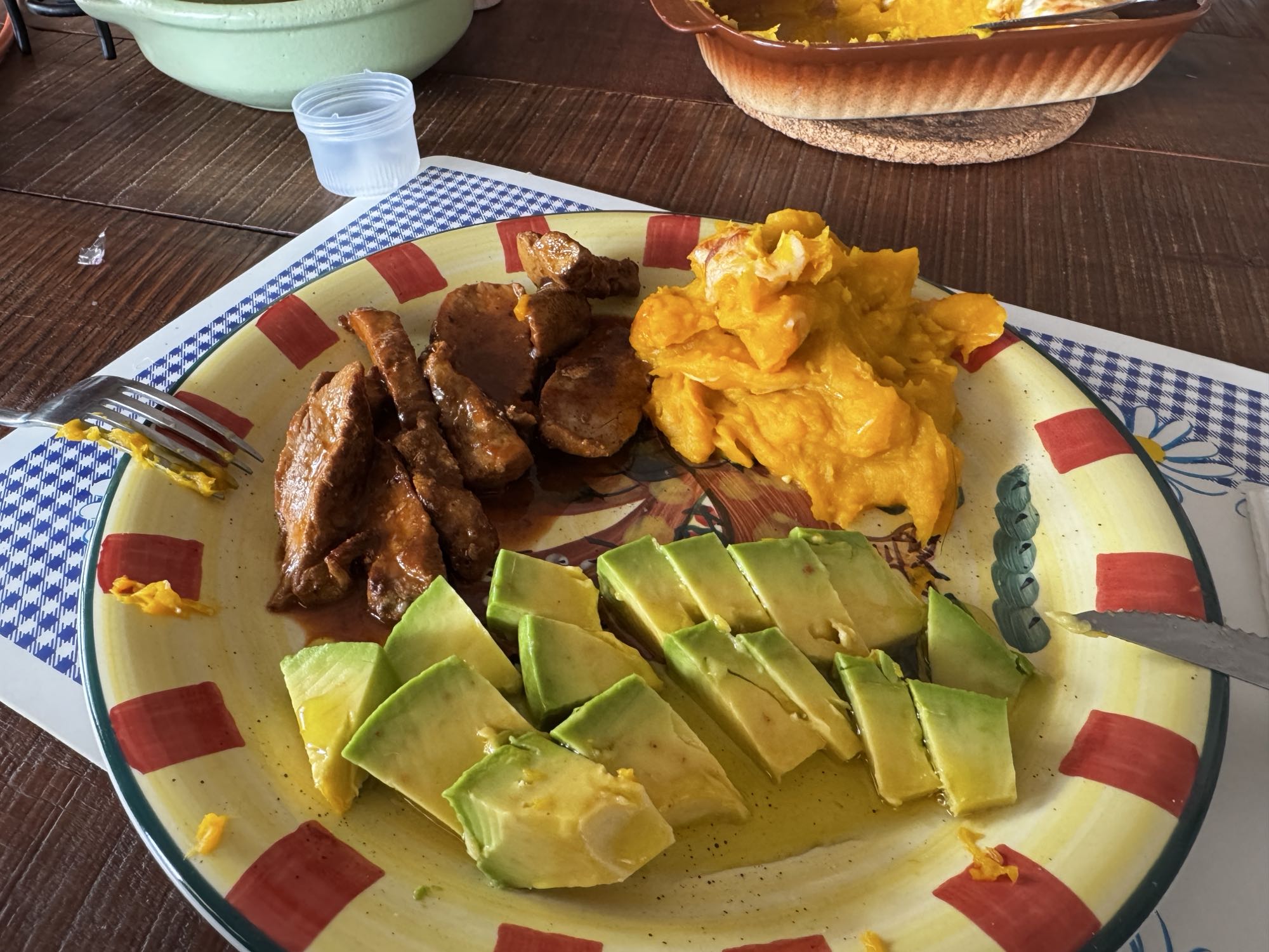Carne, calabaza y aguacate