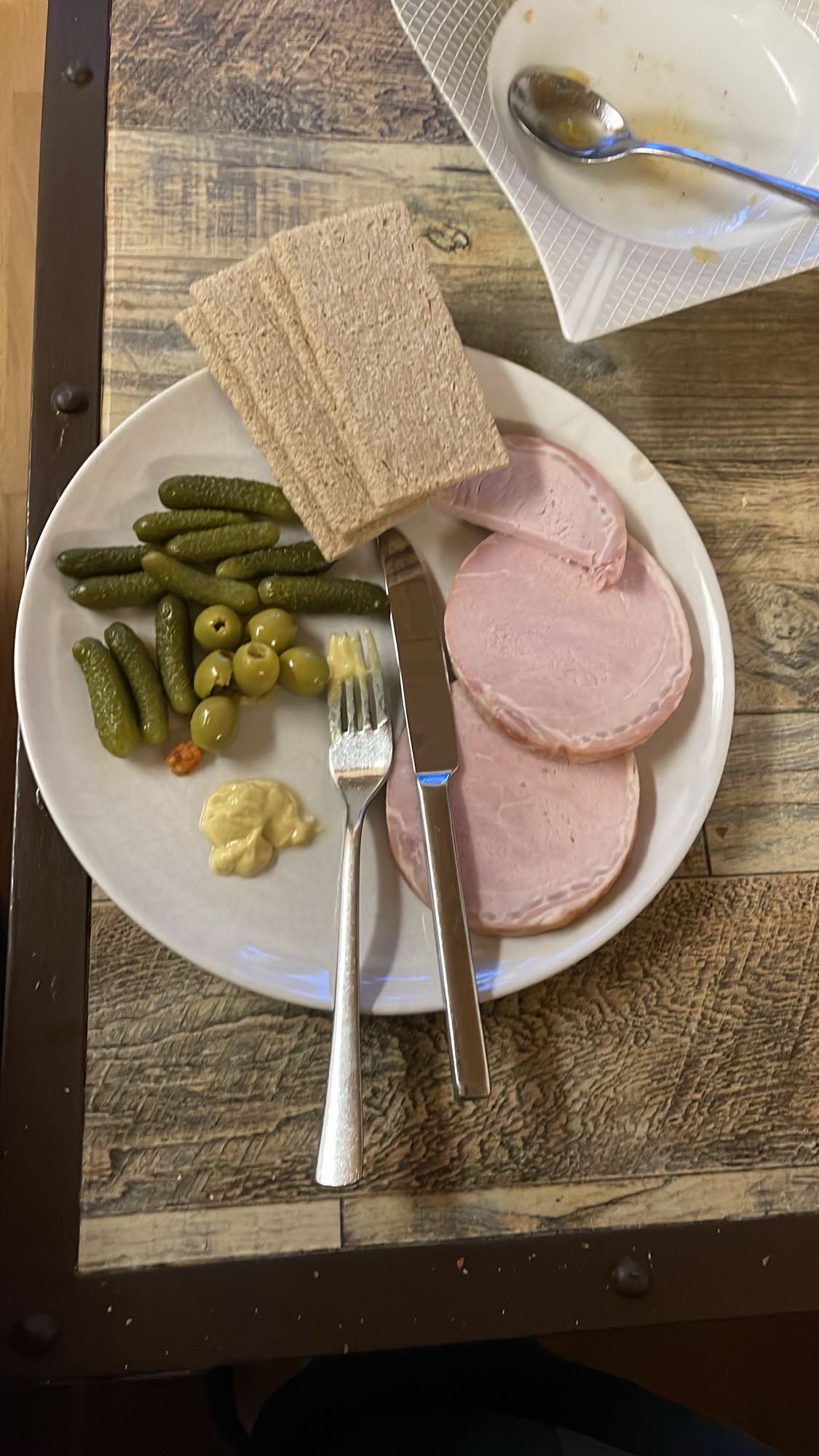 Jambon, cornichons et craquottes