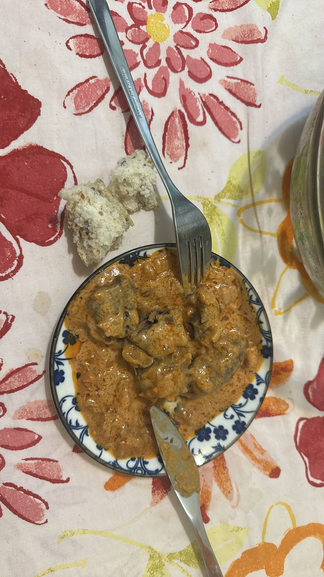 Creamy beef stew with bread