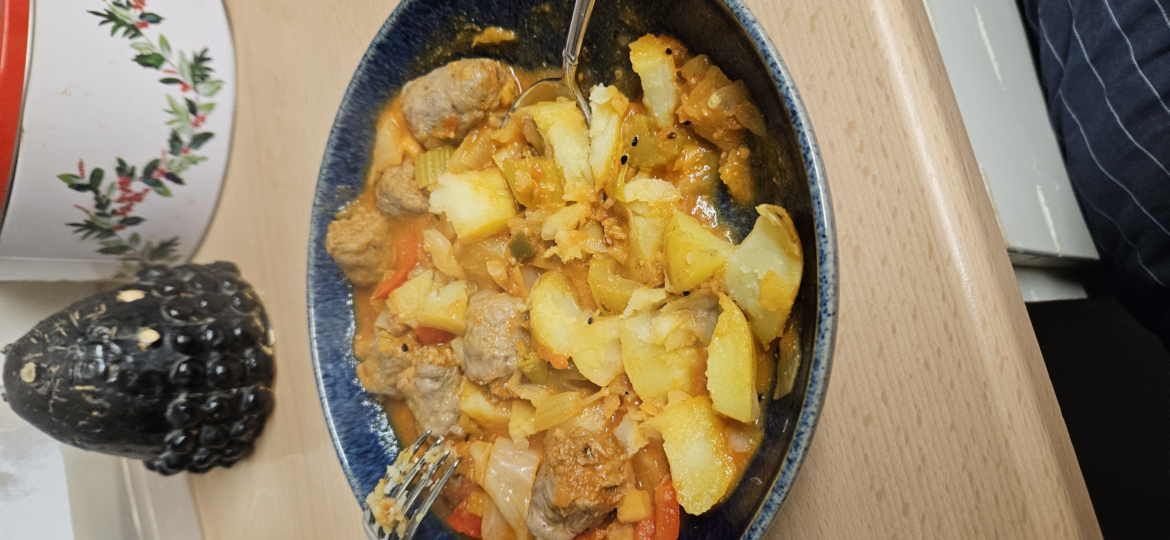 Potato stew with meatballs