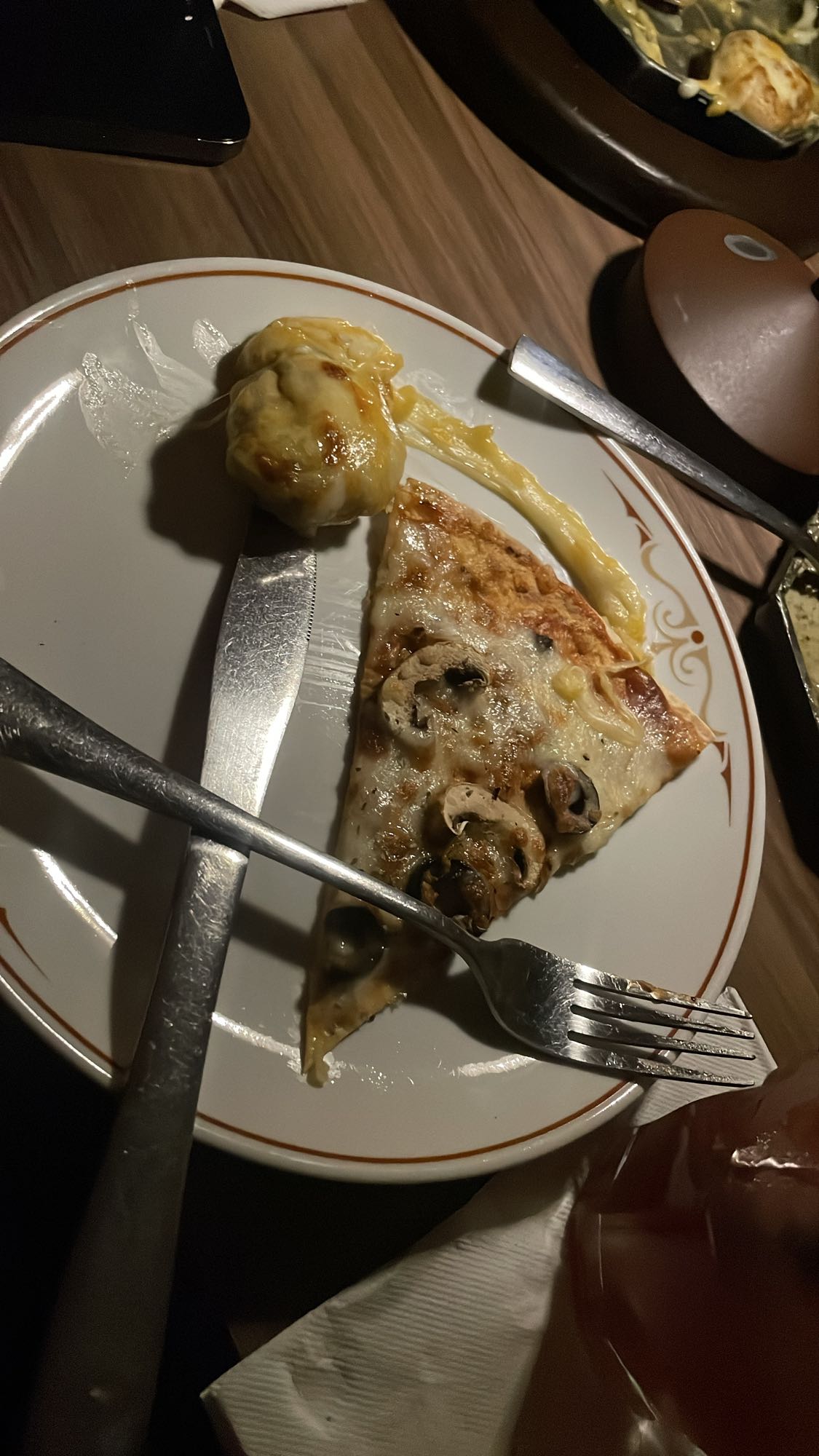 Mushroom pizza & cheese bun