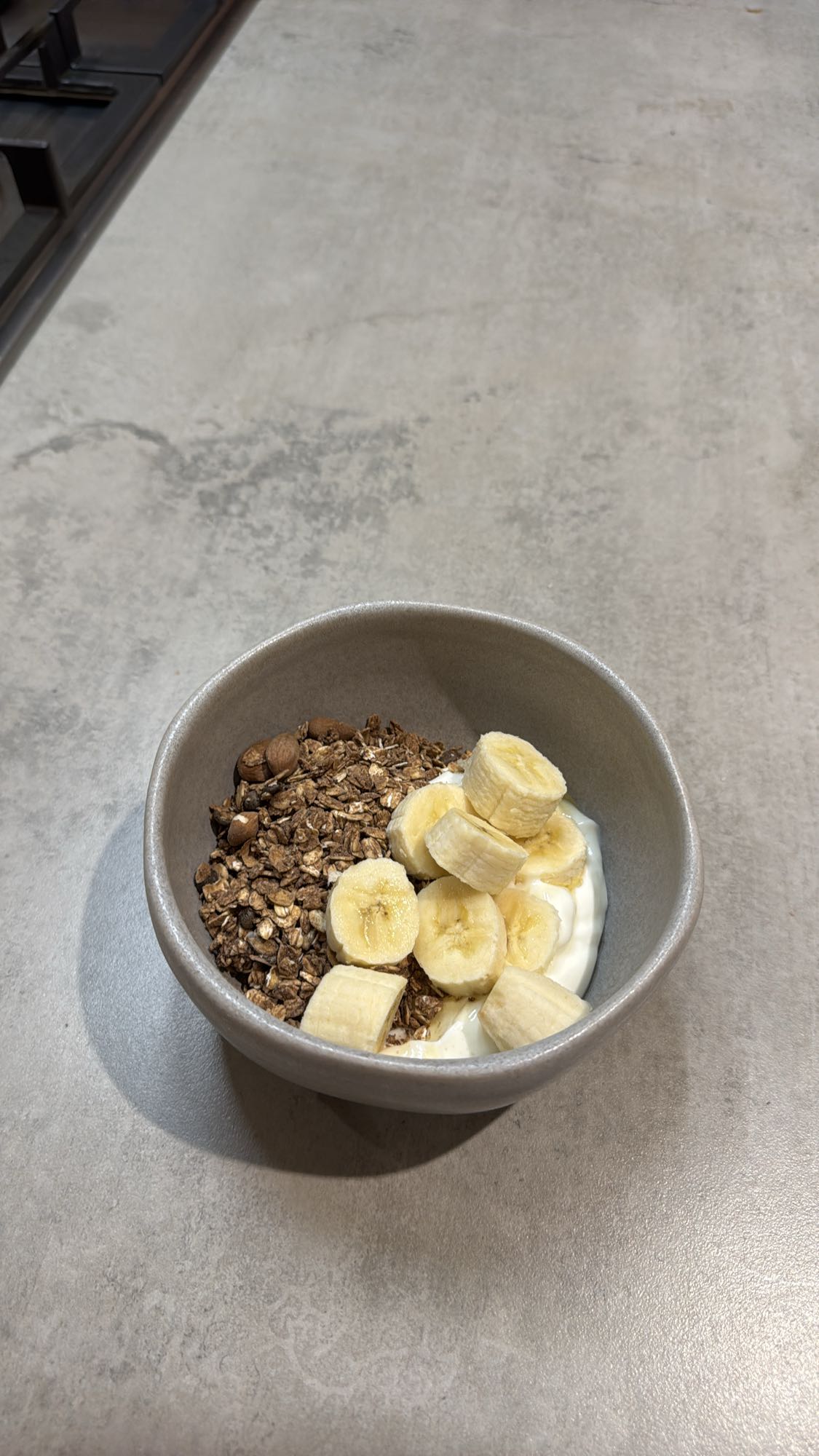 Yogur con plátano y granola