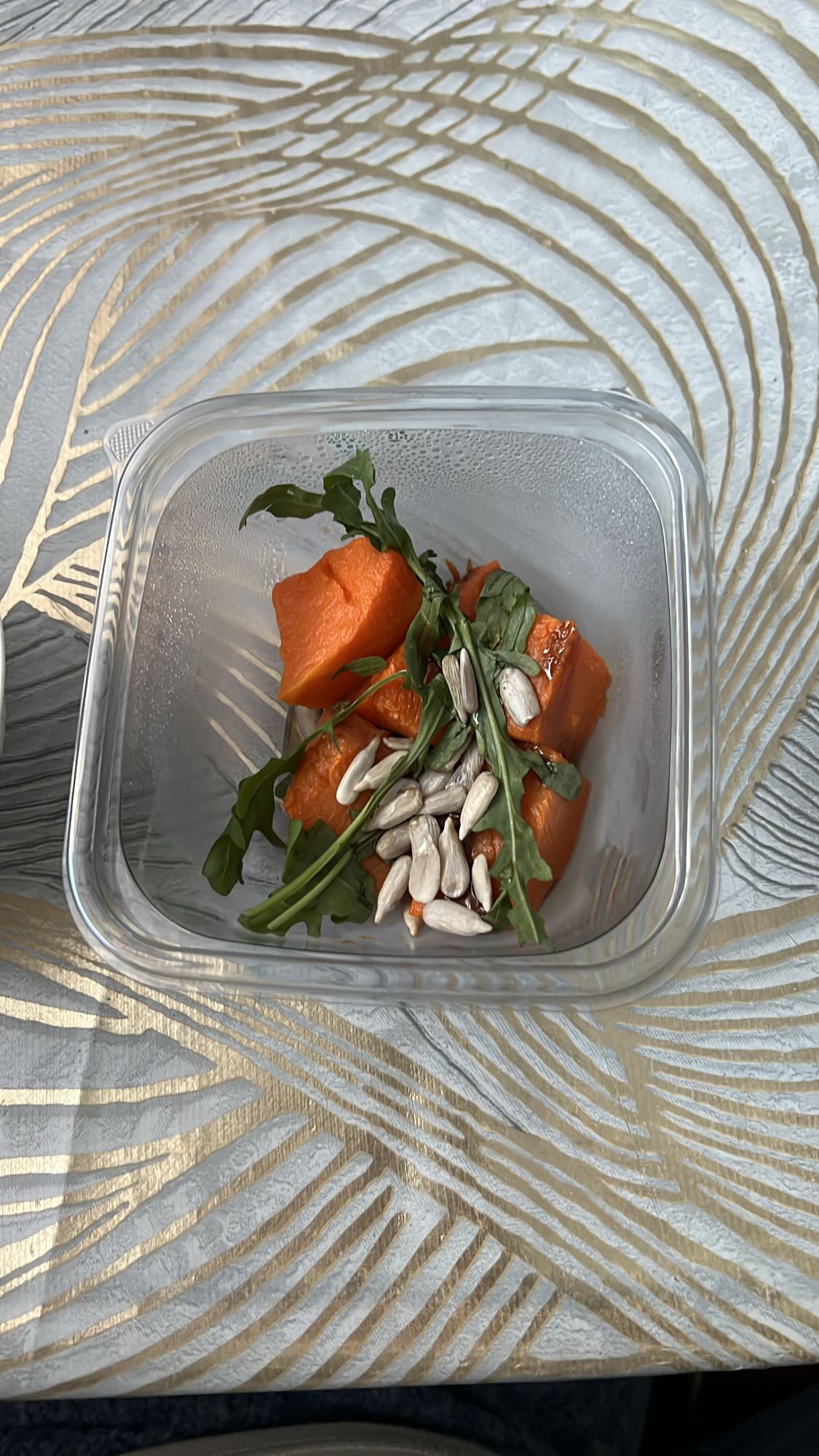 тыква с рукколой и семечками