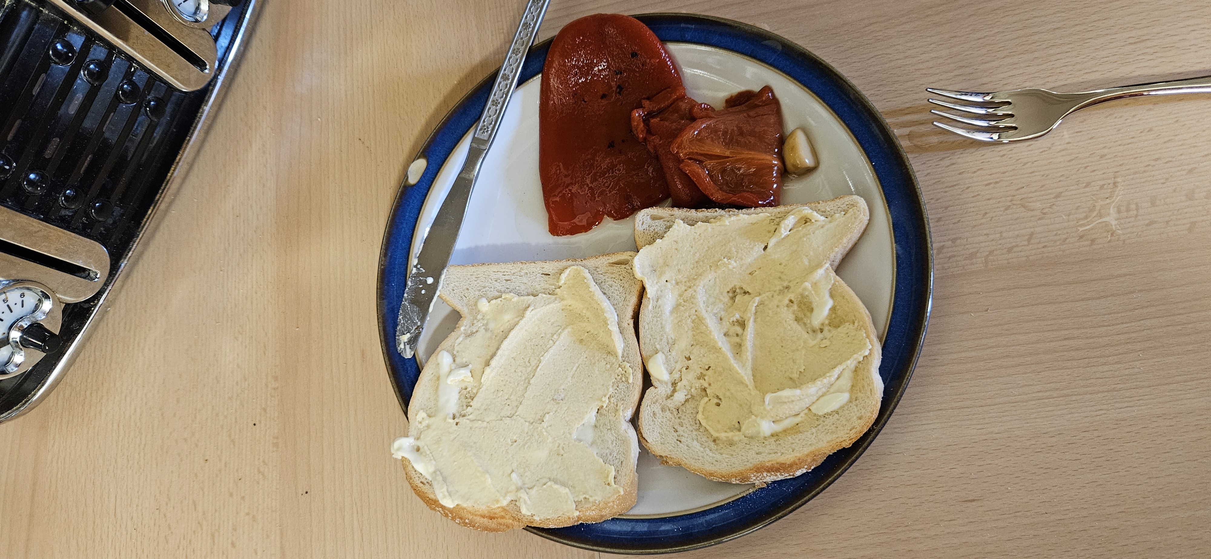 Butter toast with peppers