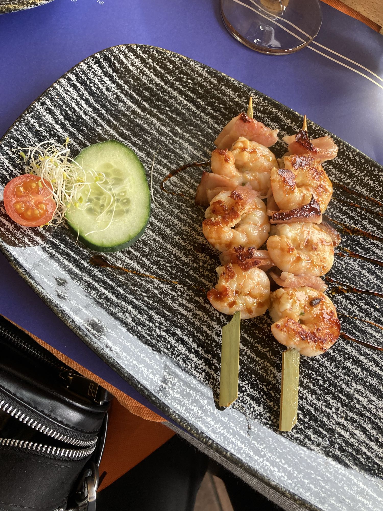 Grillade räkor spett