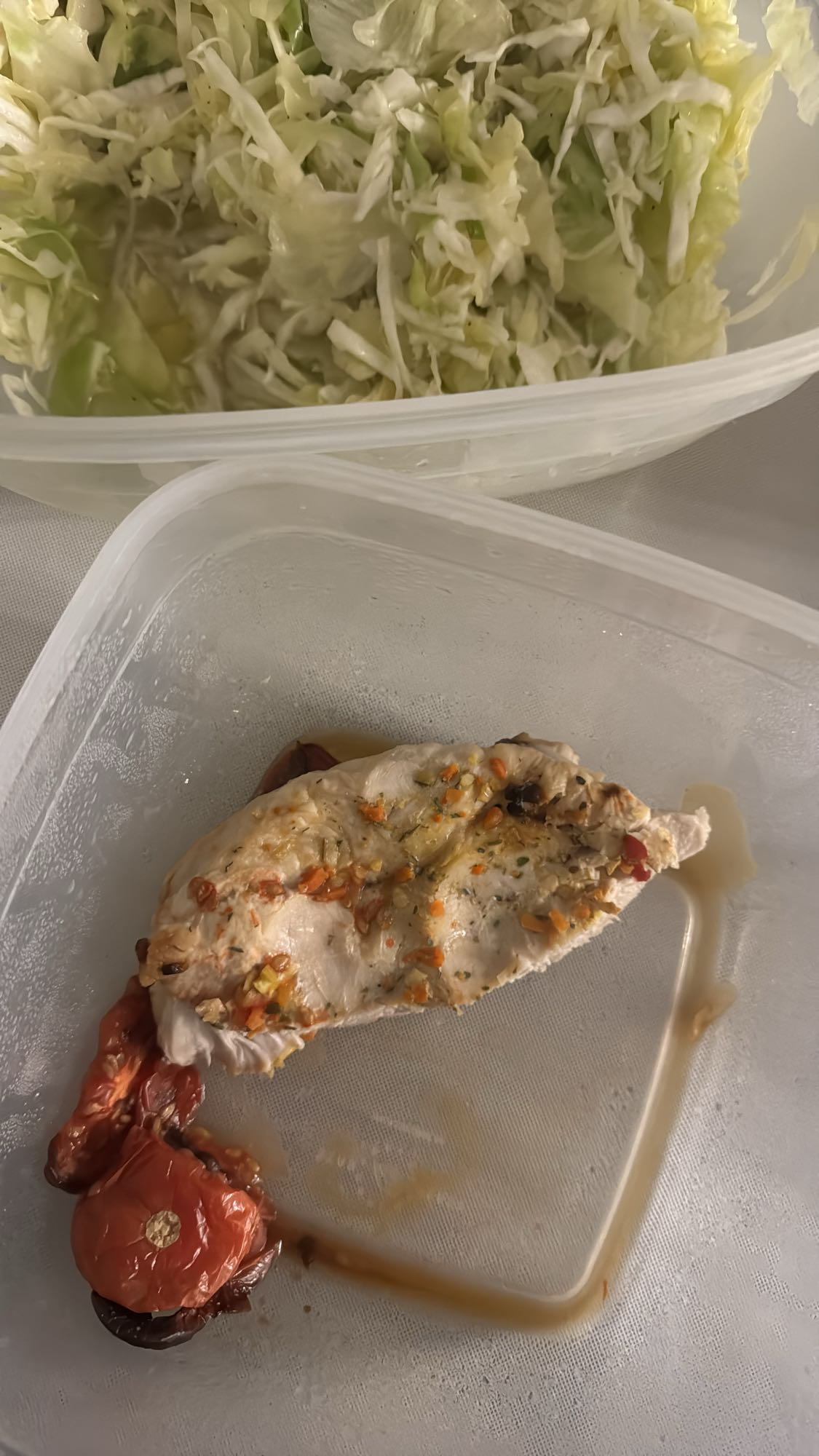 Курица с салатом