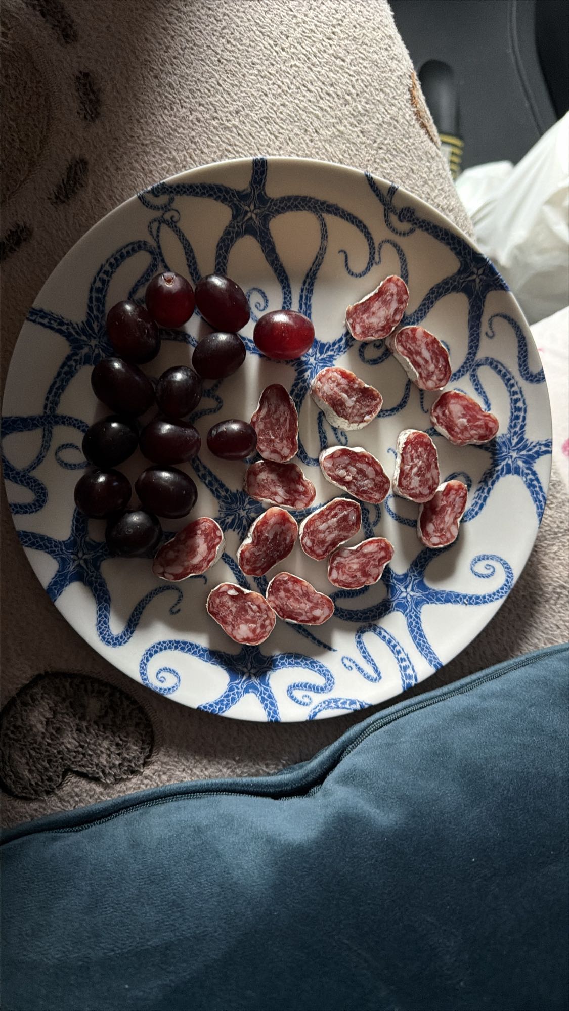 Struguri și salam uscat