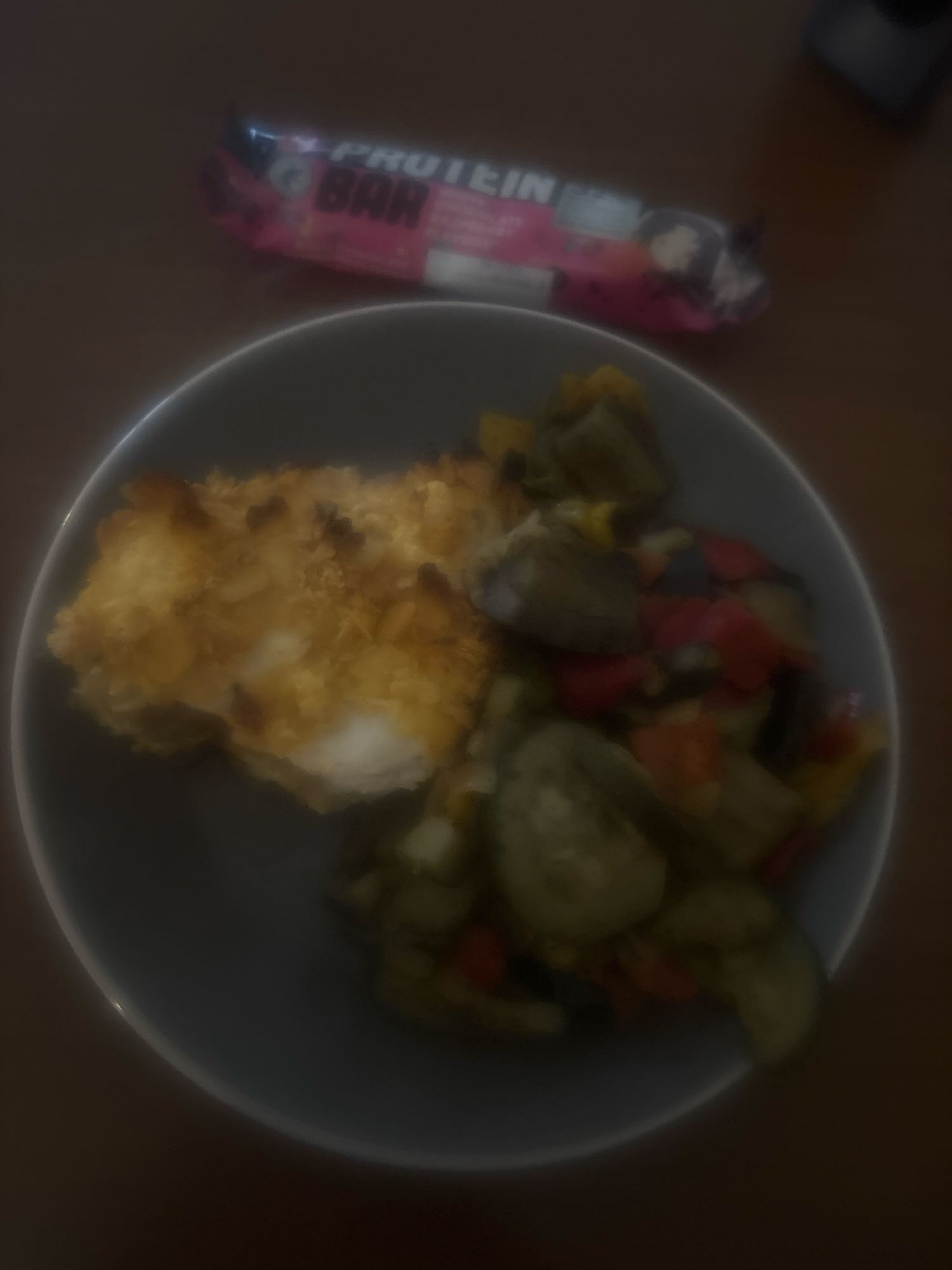 Poulet croustillant, légumes, barre