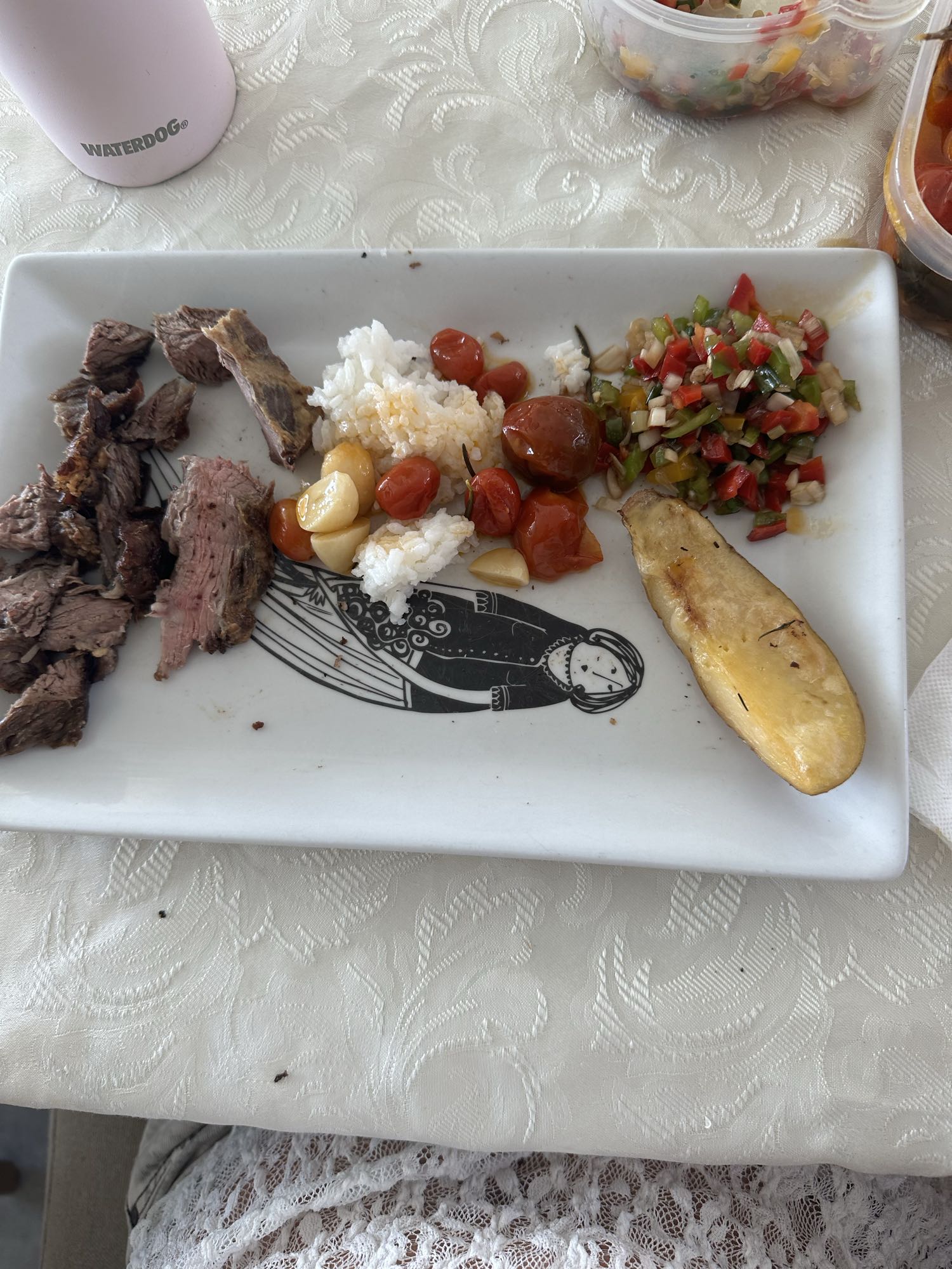Carne con arroz y vegetales