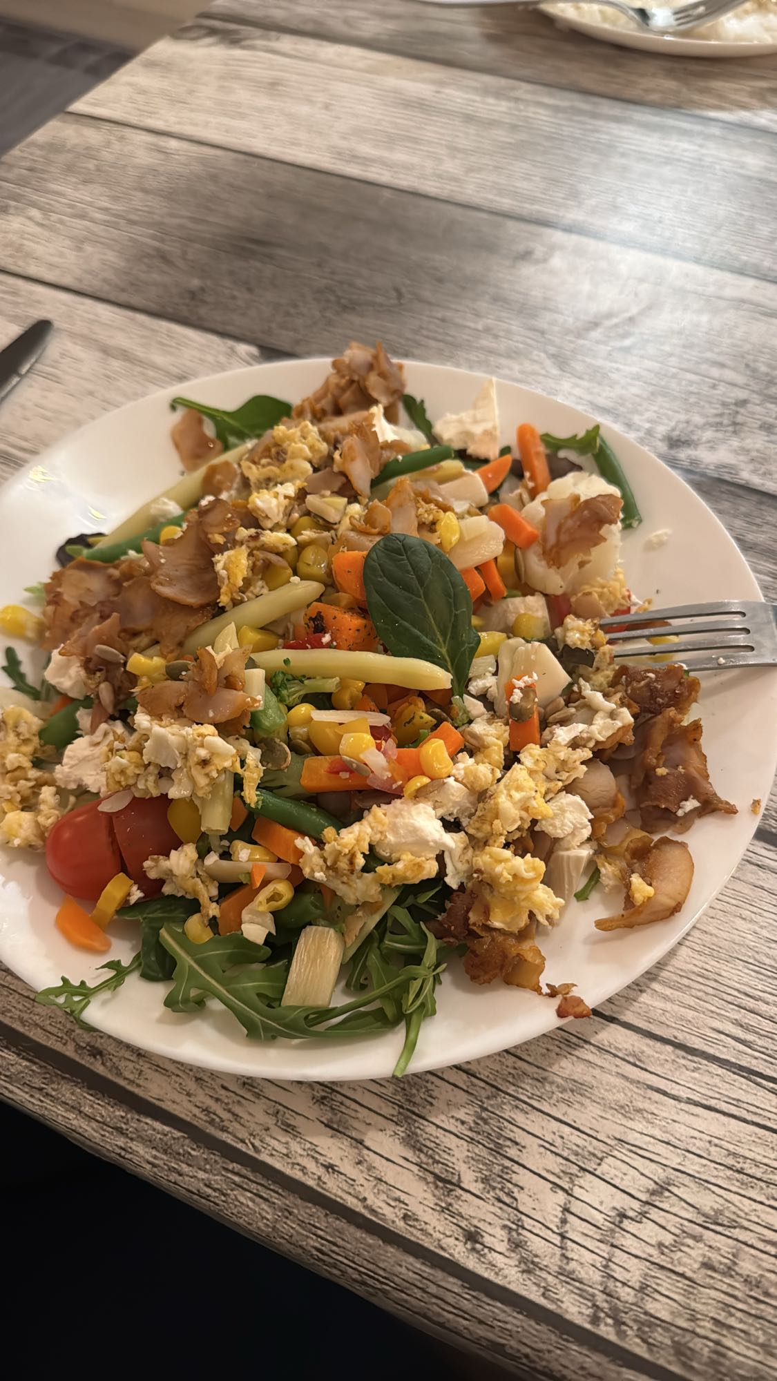 Grönsaks- och kycklingsallad