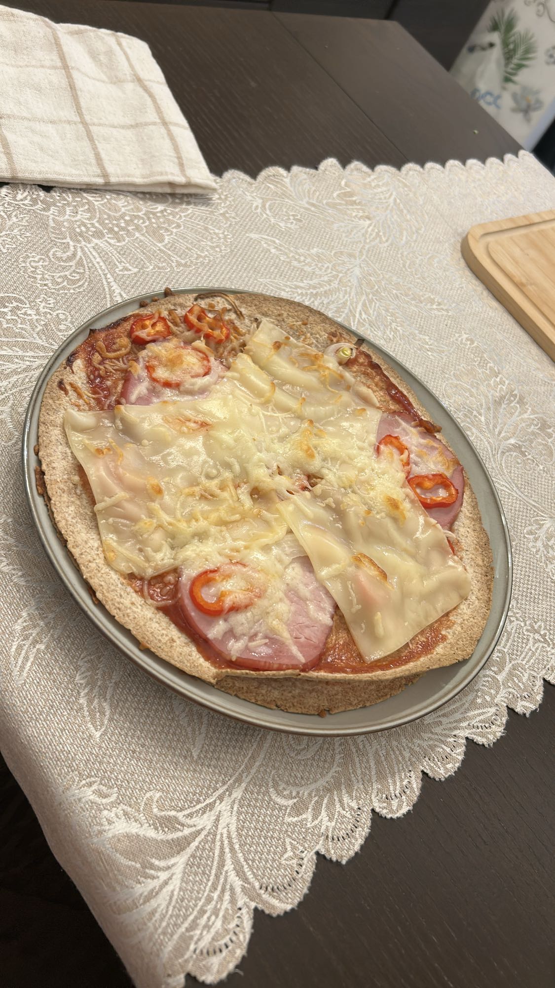 Pizza rapidă pe lipie