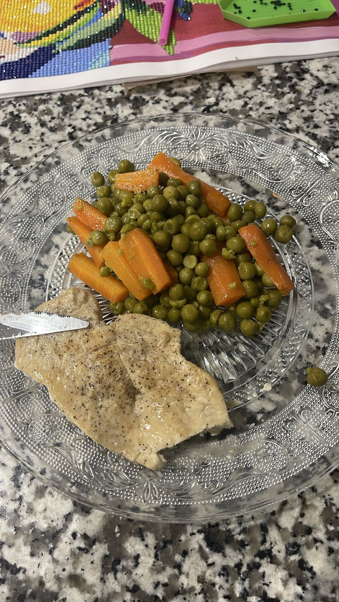 Poulet, carottes et pois