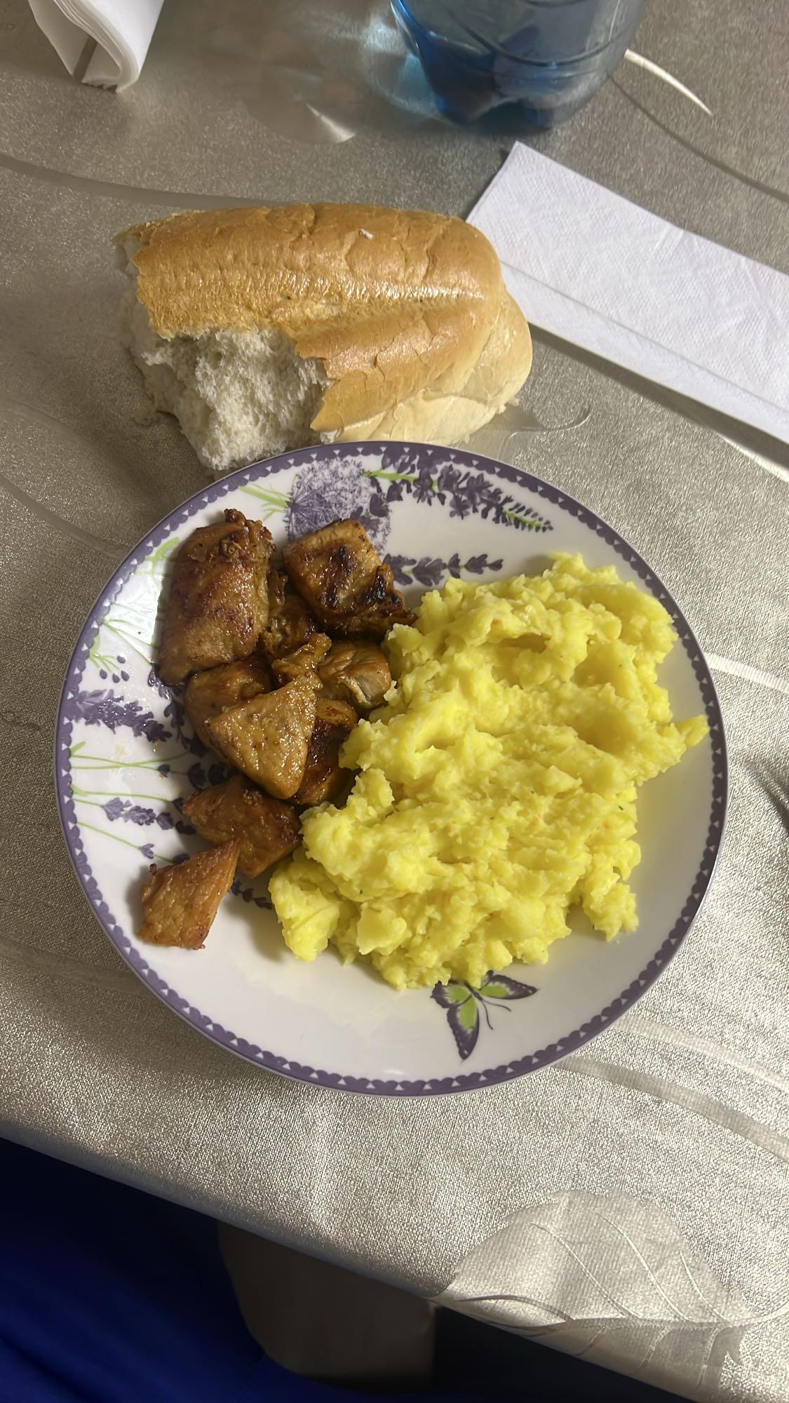 Pui cu piure și pâine