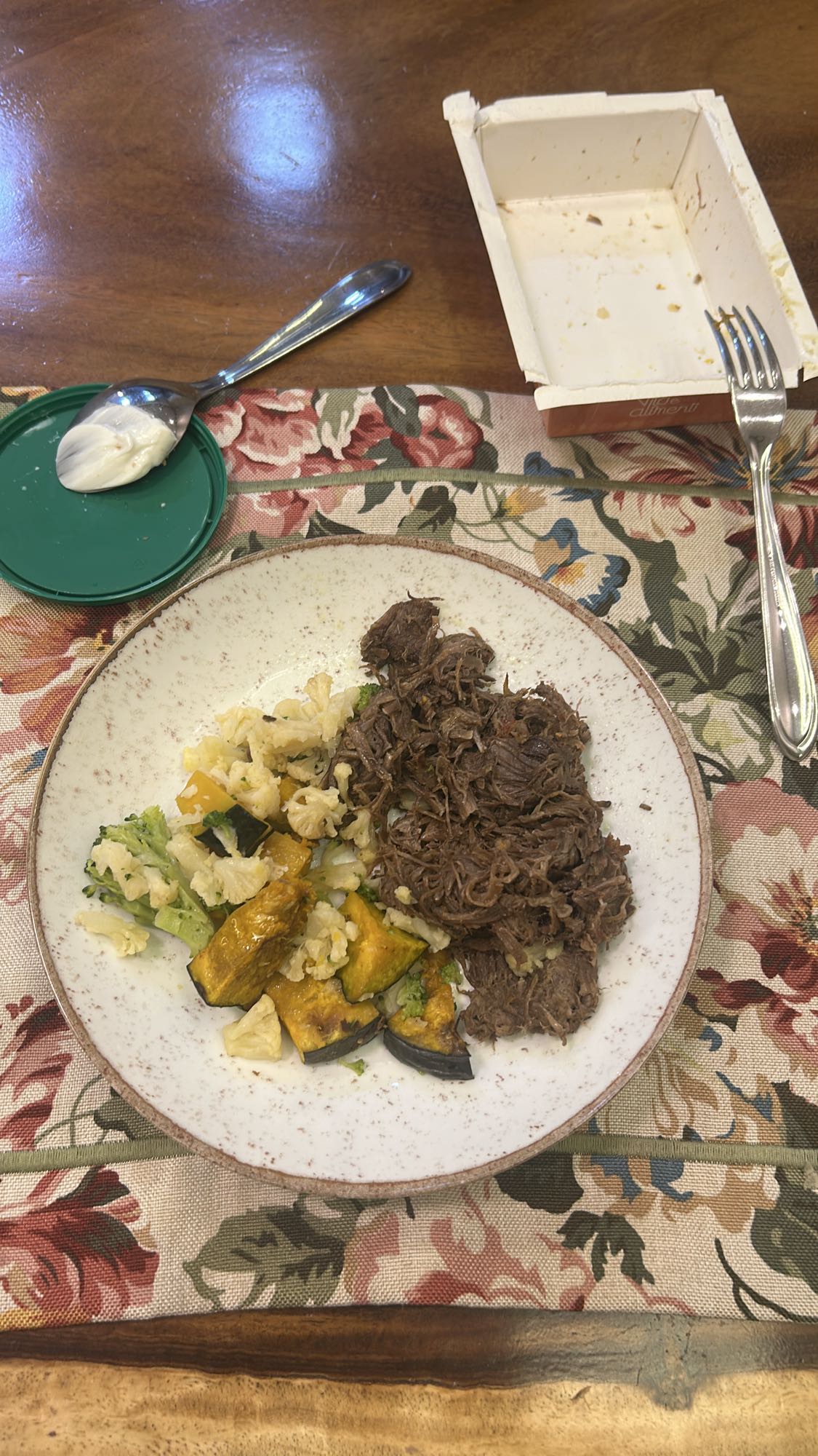 Carne desfiada com legumes