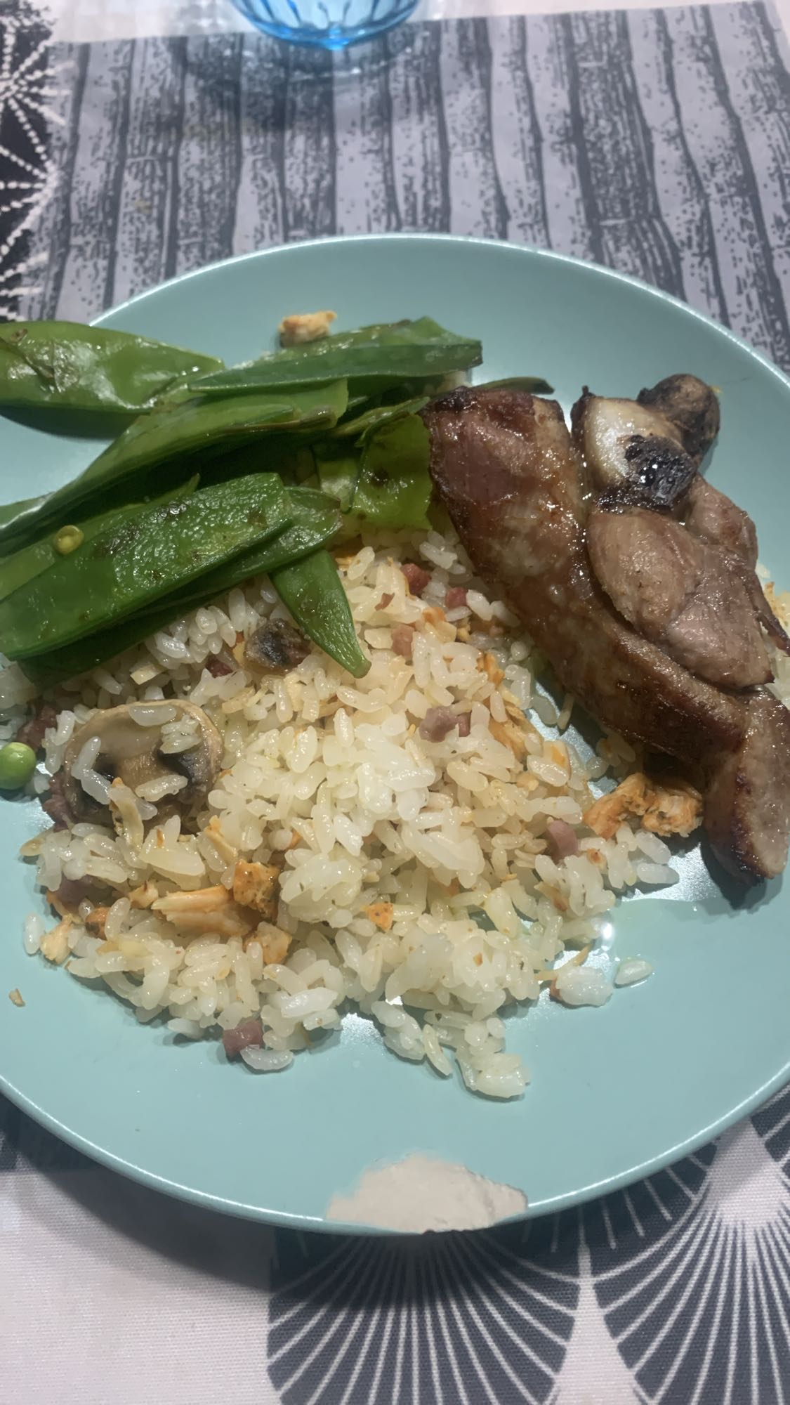 Arroz con cerdo y verduras