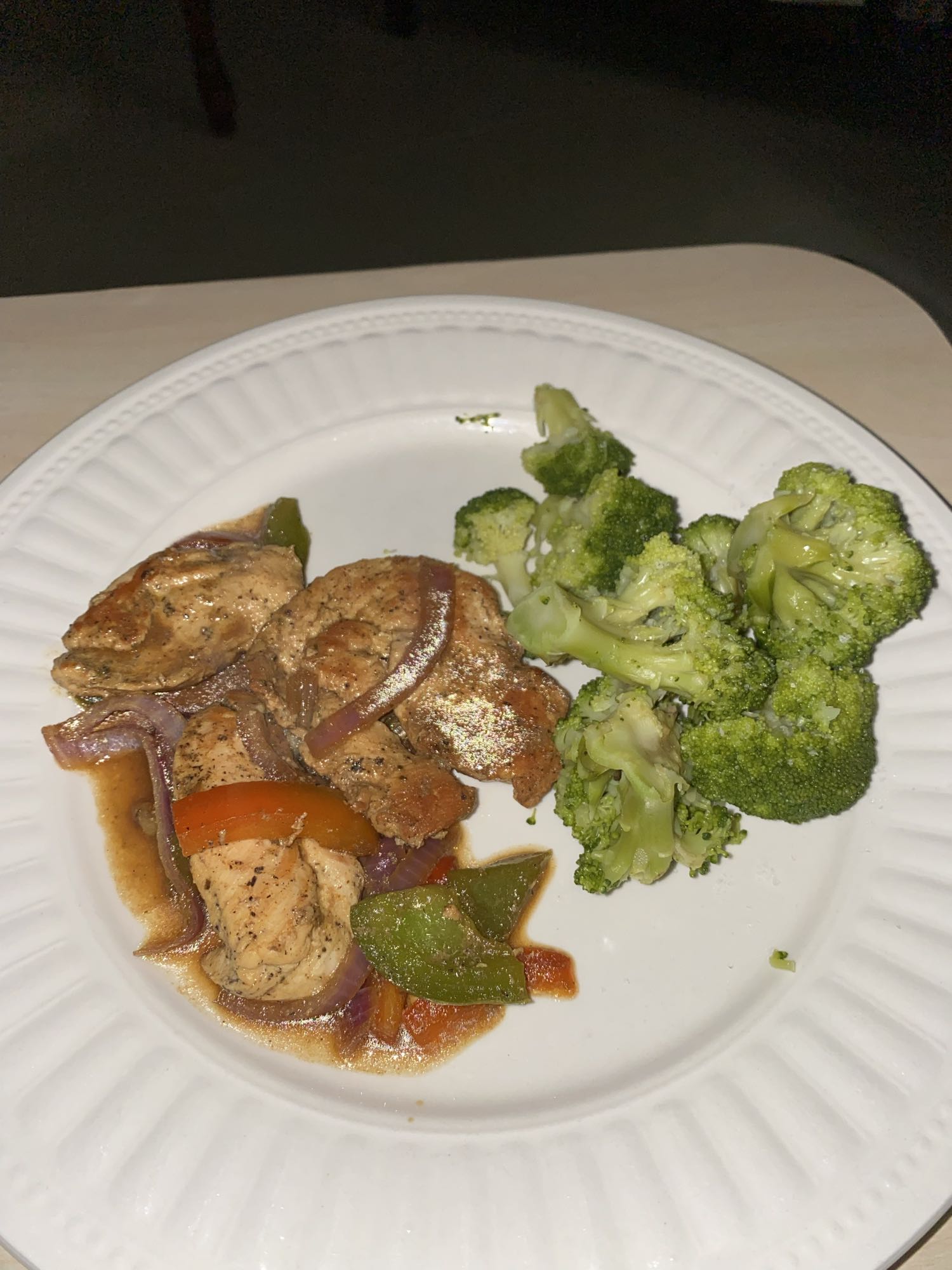 Pollo salteado con brócoli